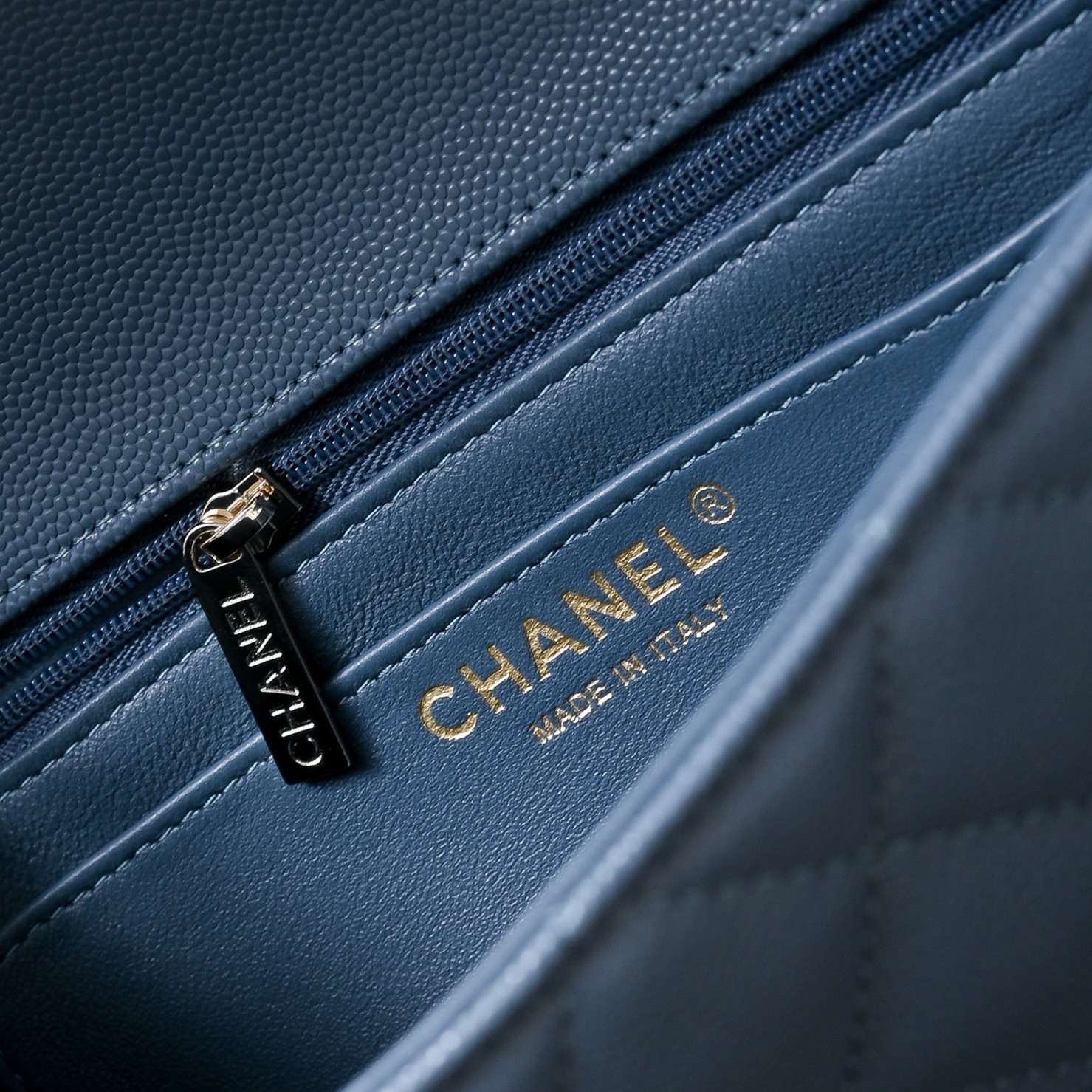 Chanel Mini Flap Bag A69900 20x12x6cm