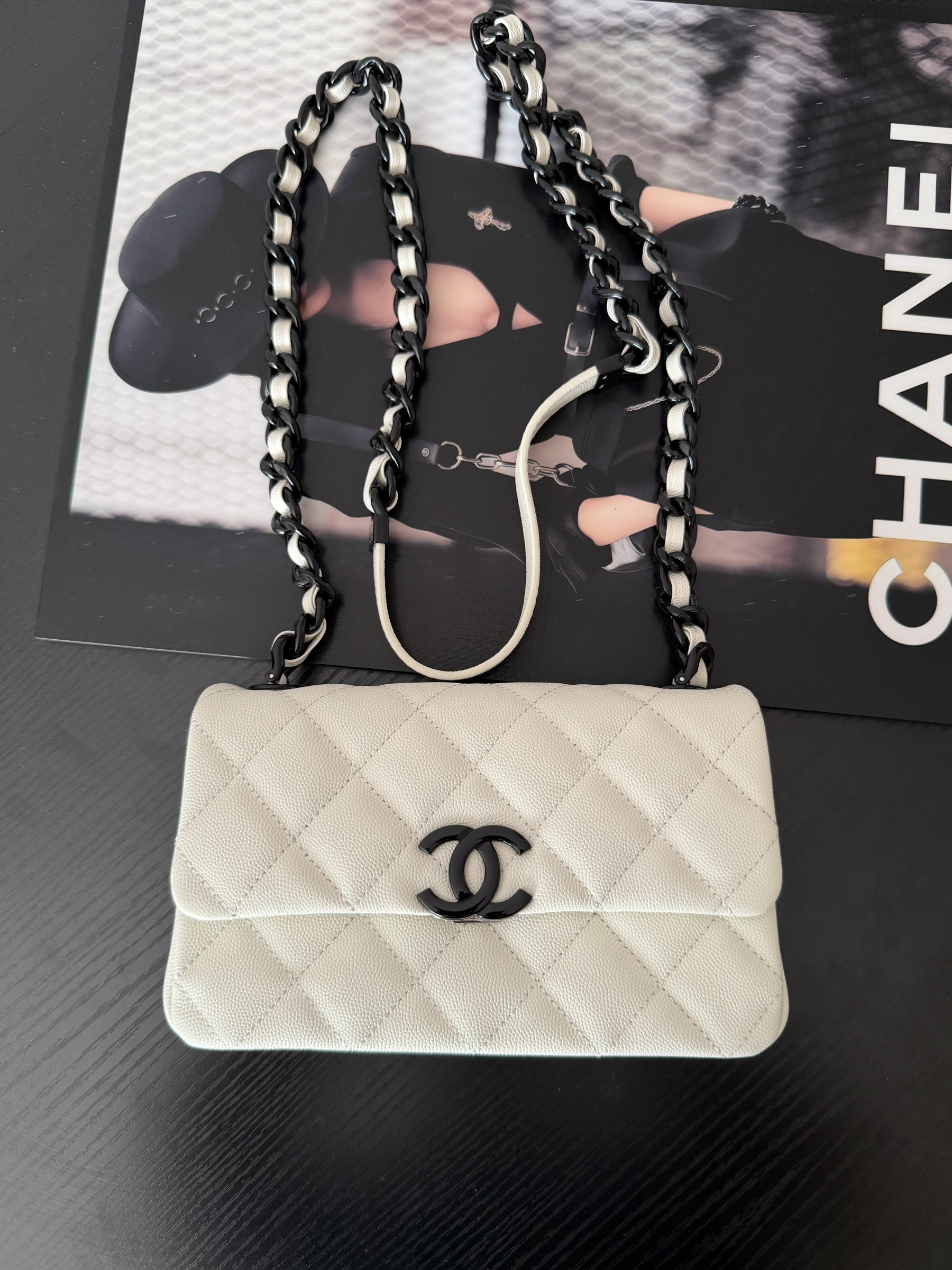 Chanel Flap Bag AS2302 20x12.5x6cm