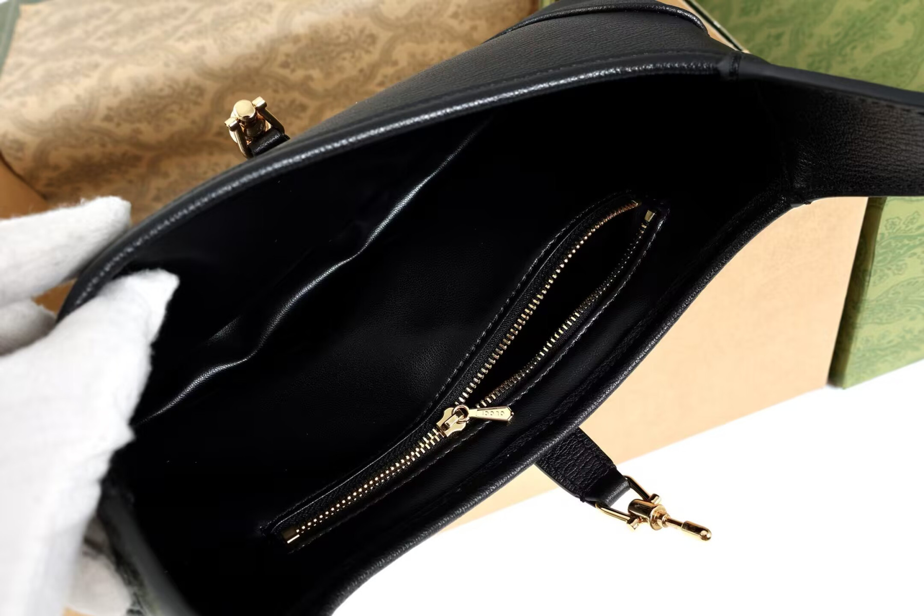 Gvc*1 jackie slim shoulder bag 27x13x3.5cm