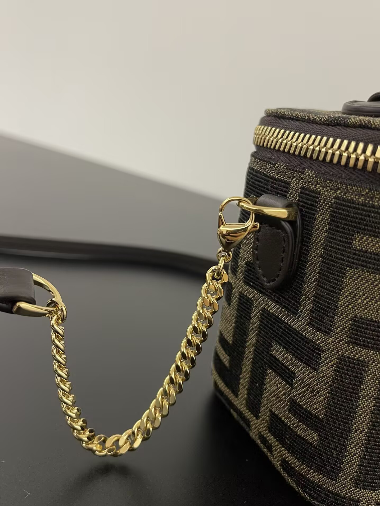 FENDI Vanity Mini Handbag 16x8x11cm