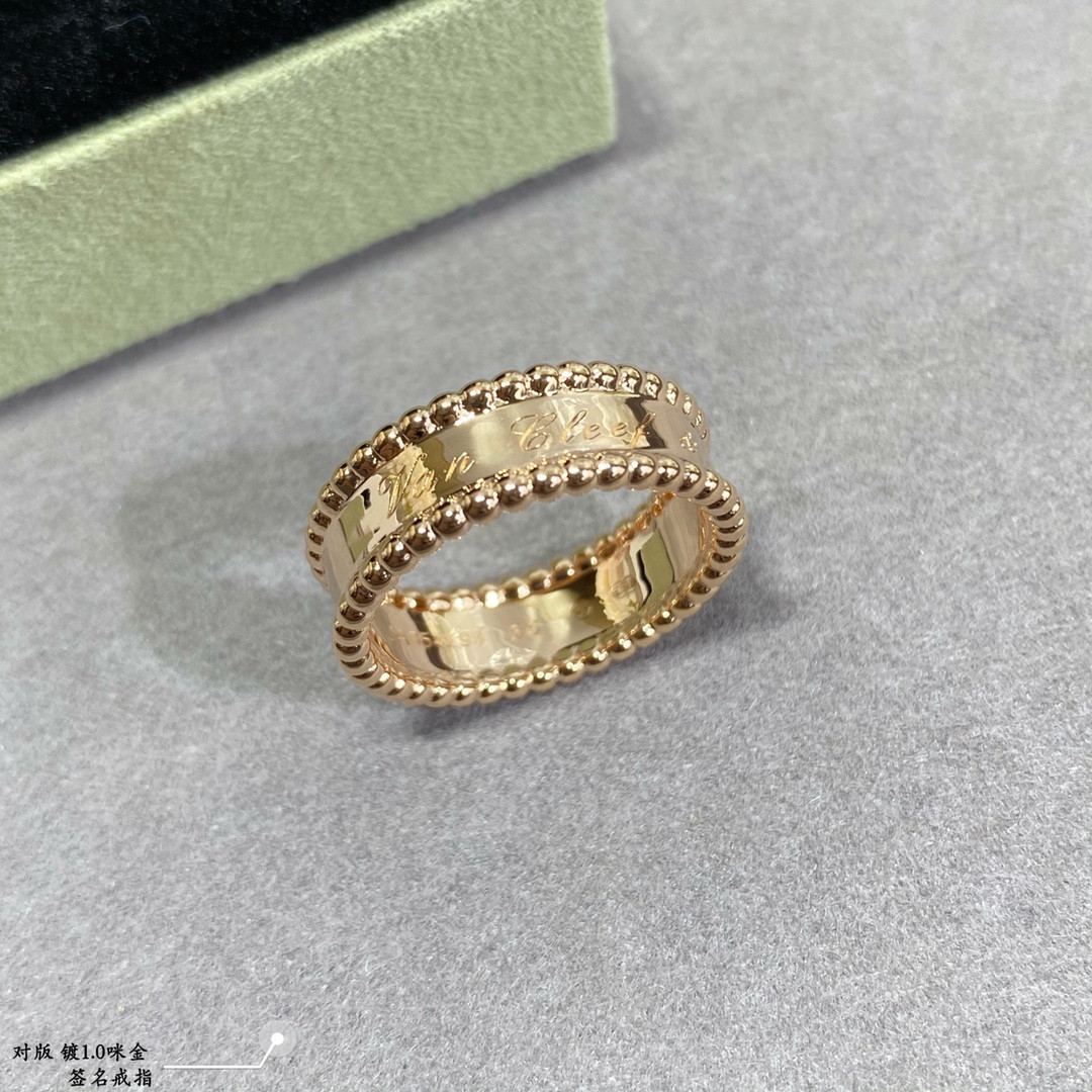 V*n Cl**f & Arpels sign Ring
