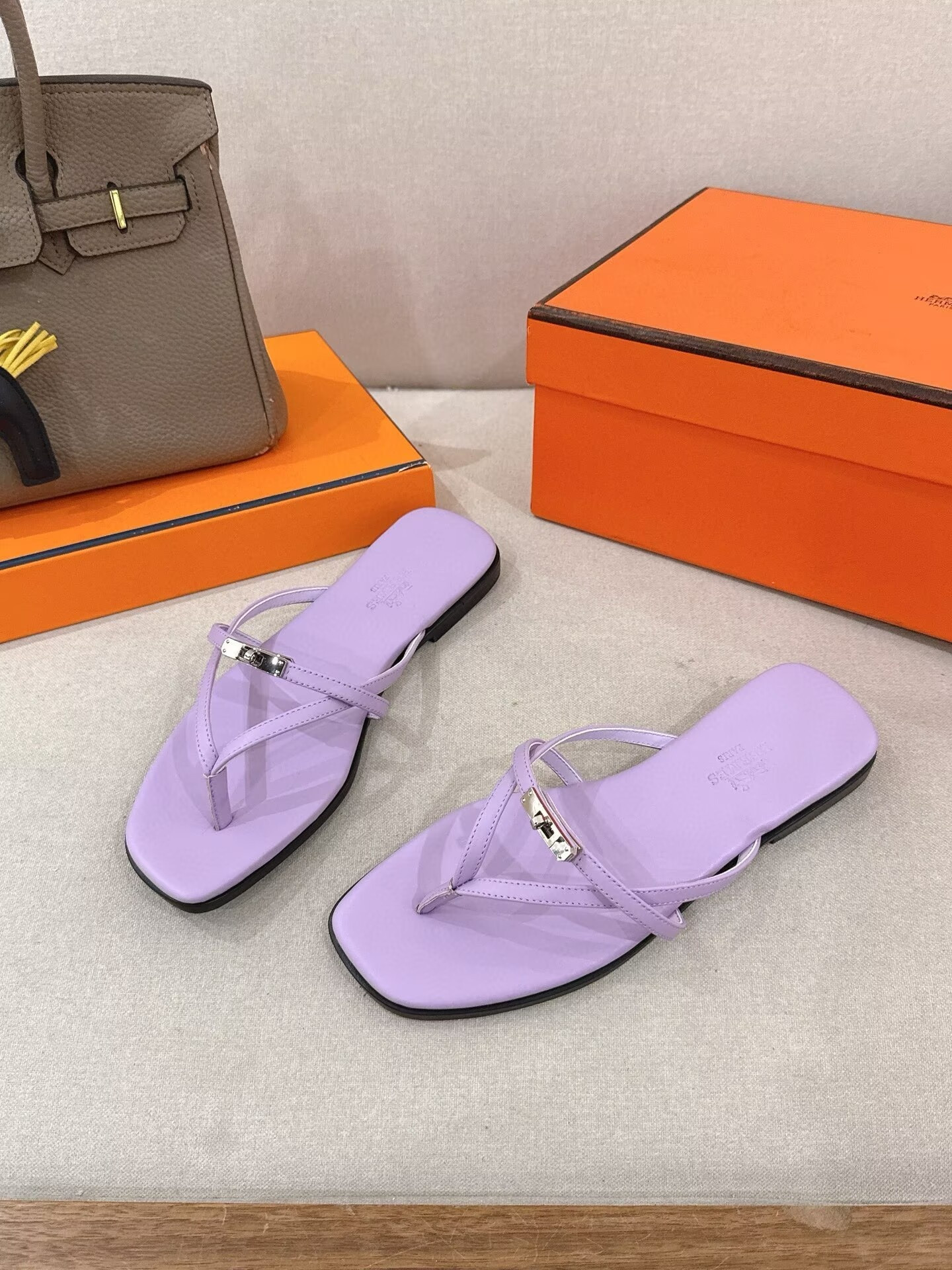 ua H**me5 miss sandals