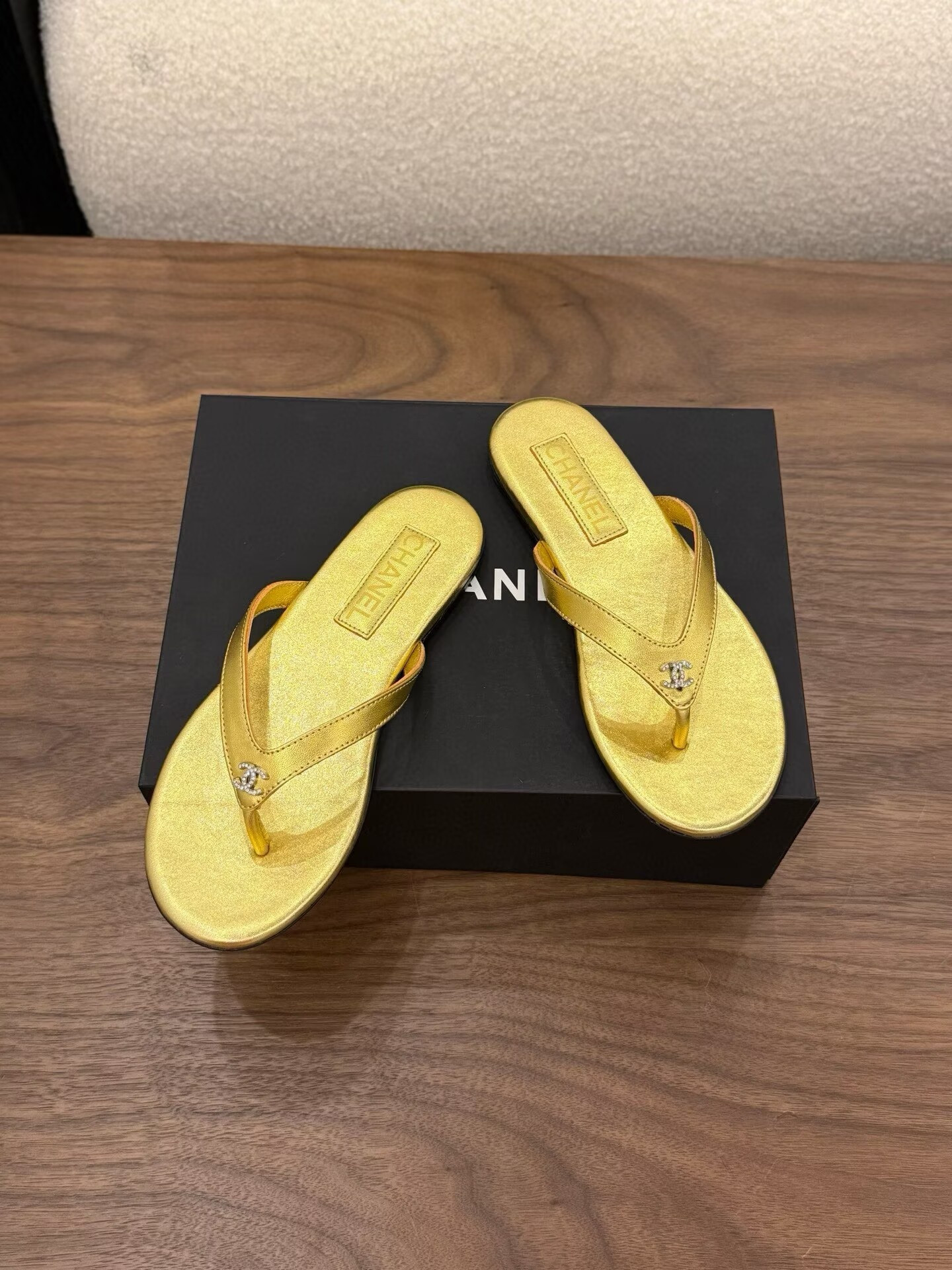 UA Chanel Slides
