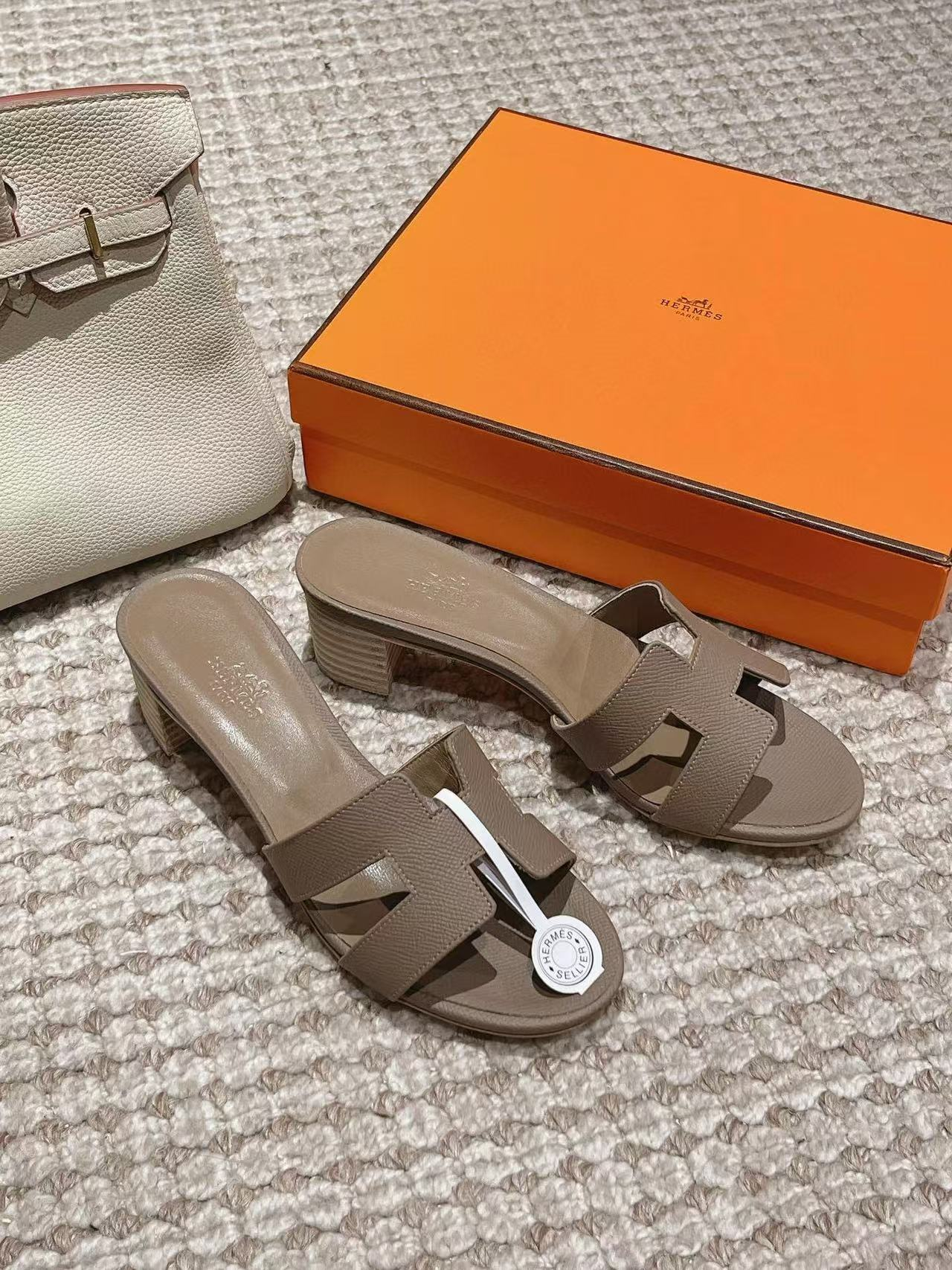 UA H**me5 Oasis sandal