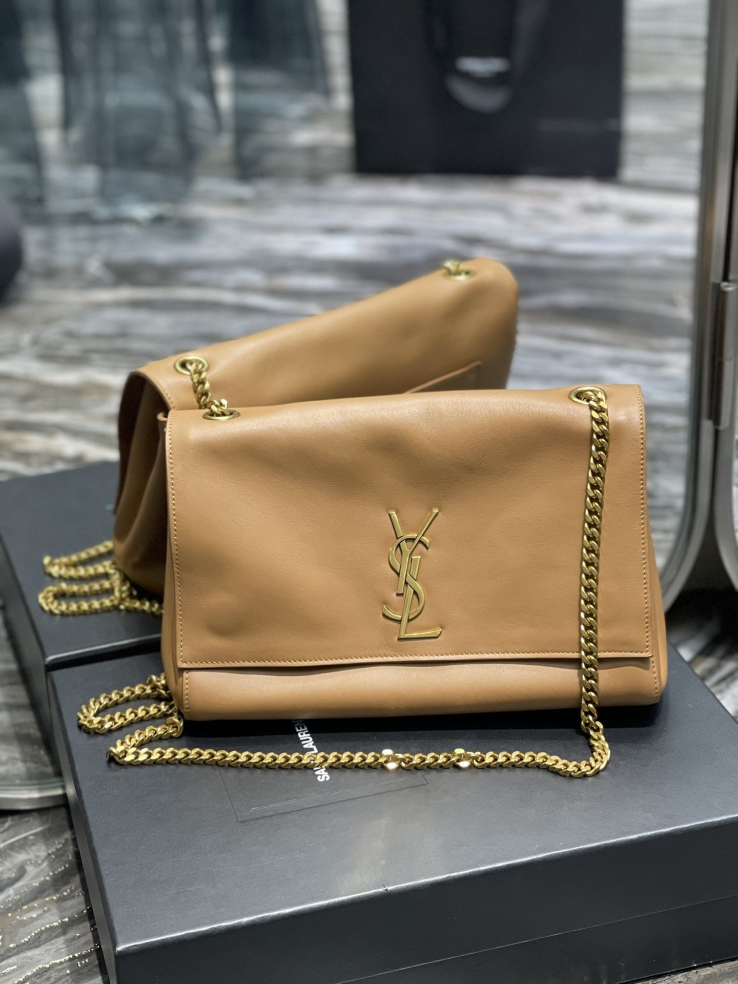 Y51 Kate Reversible Suede and Leather Shoulder Bag 28.5x20x6cm