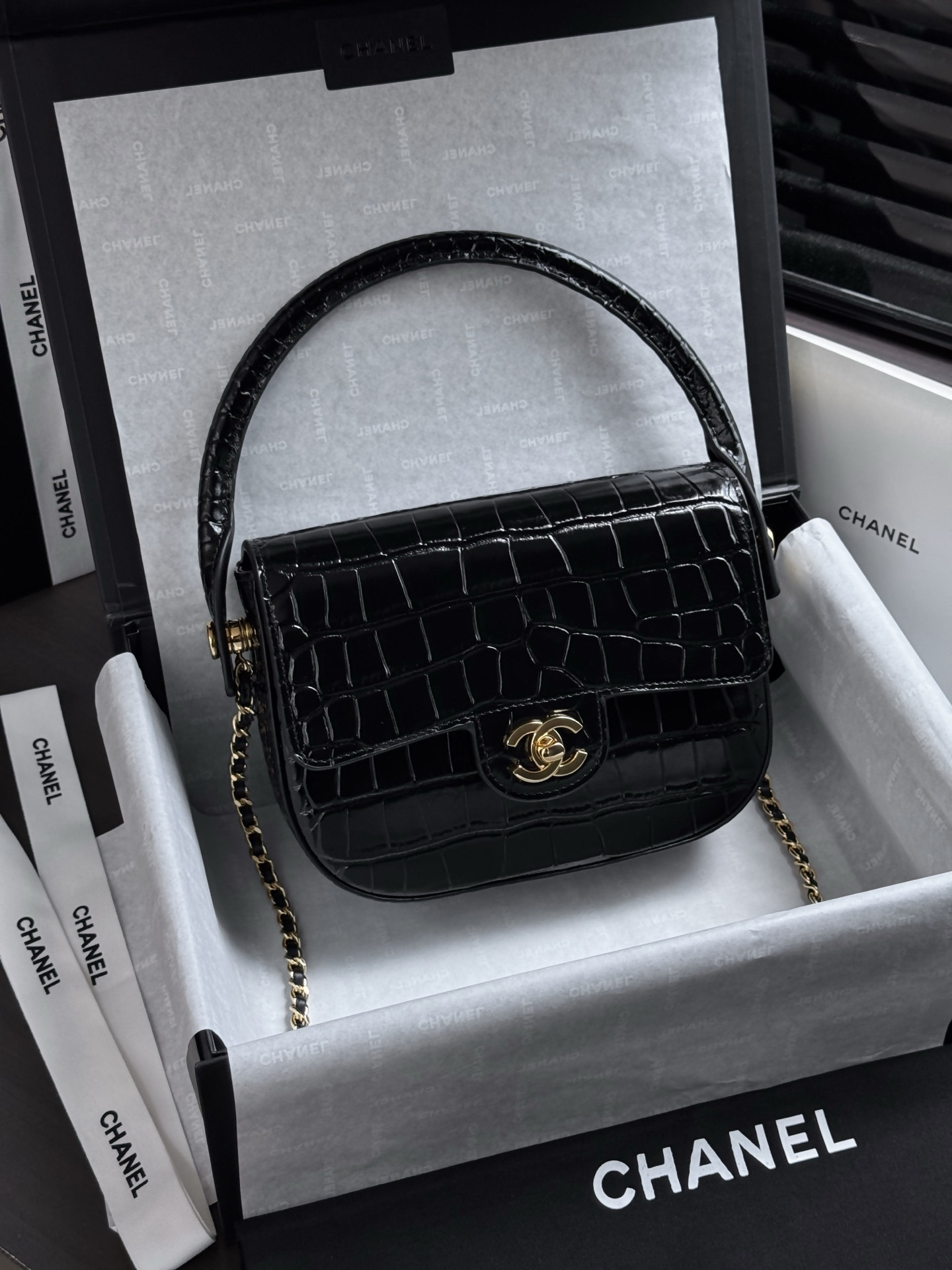 Chanel Mini Flap Bag With Handle AS6424 14.5x19.5x5cm
