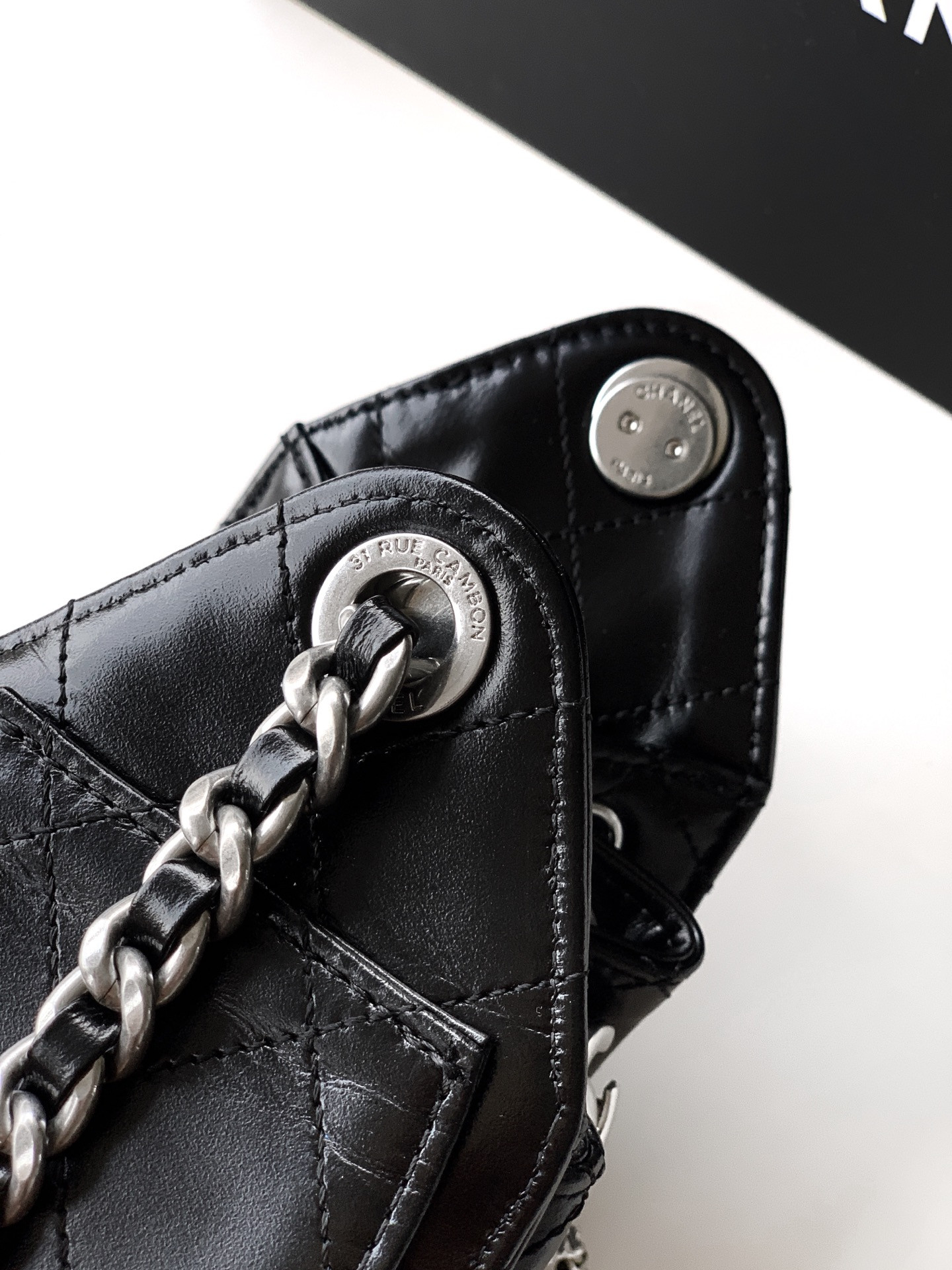 CHANEL 25C Bucket Bag Oil Wax Leather 20x22x12.5cm