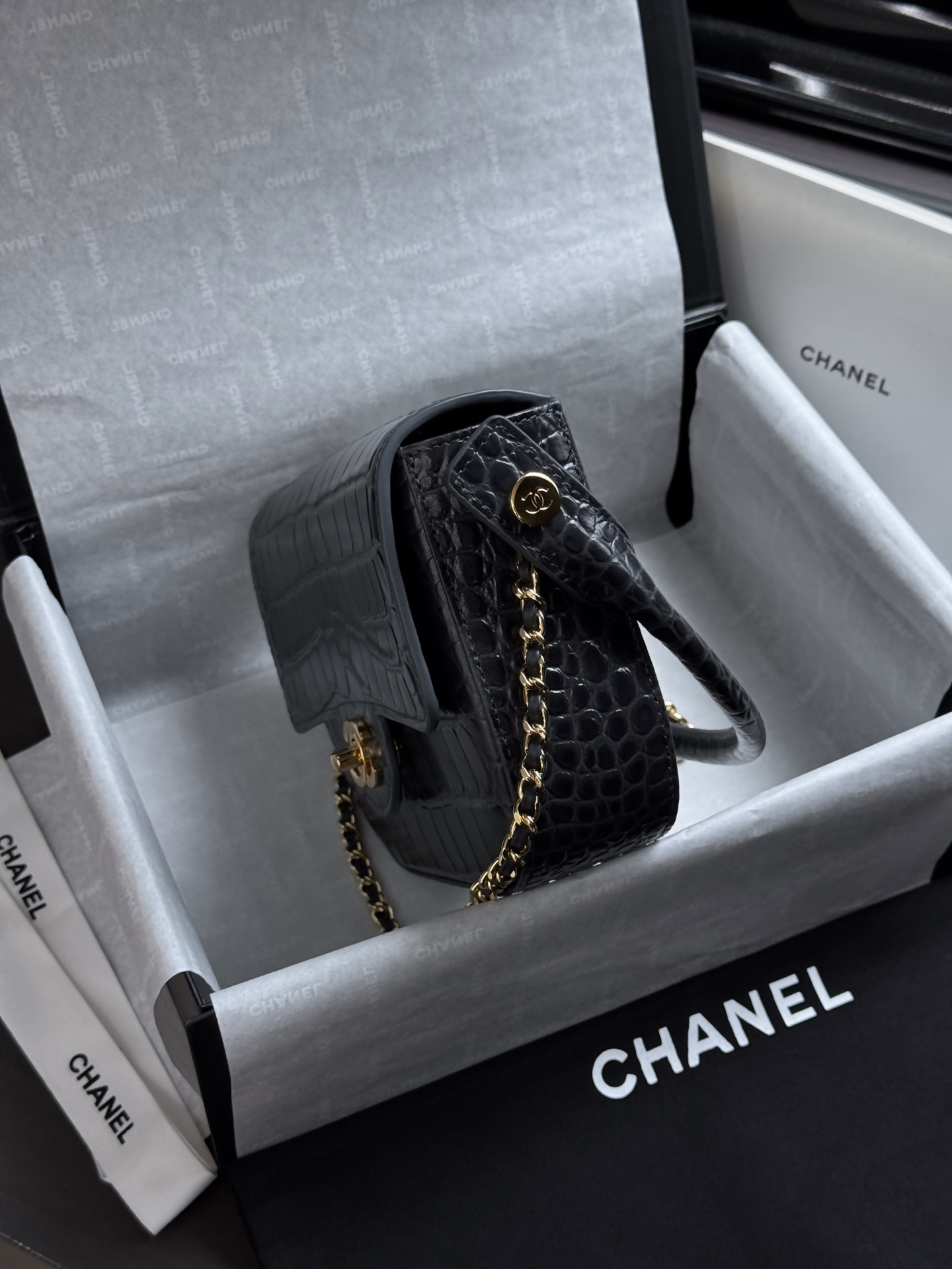 Chanel Mini Flap Bag With Handle AS6424 14.5x19.5x5cm