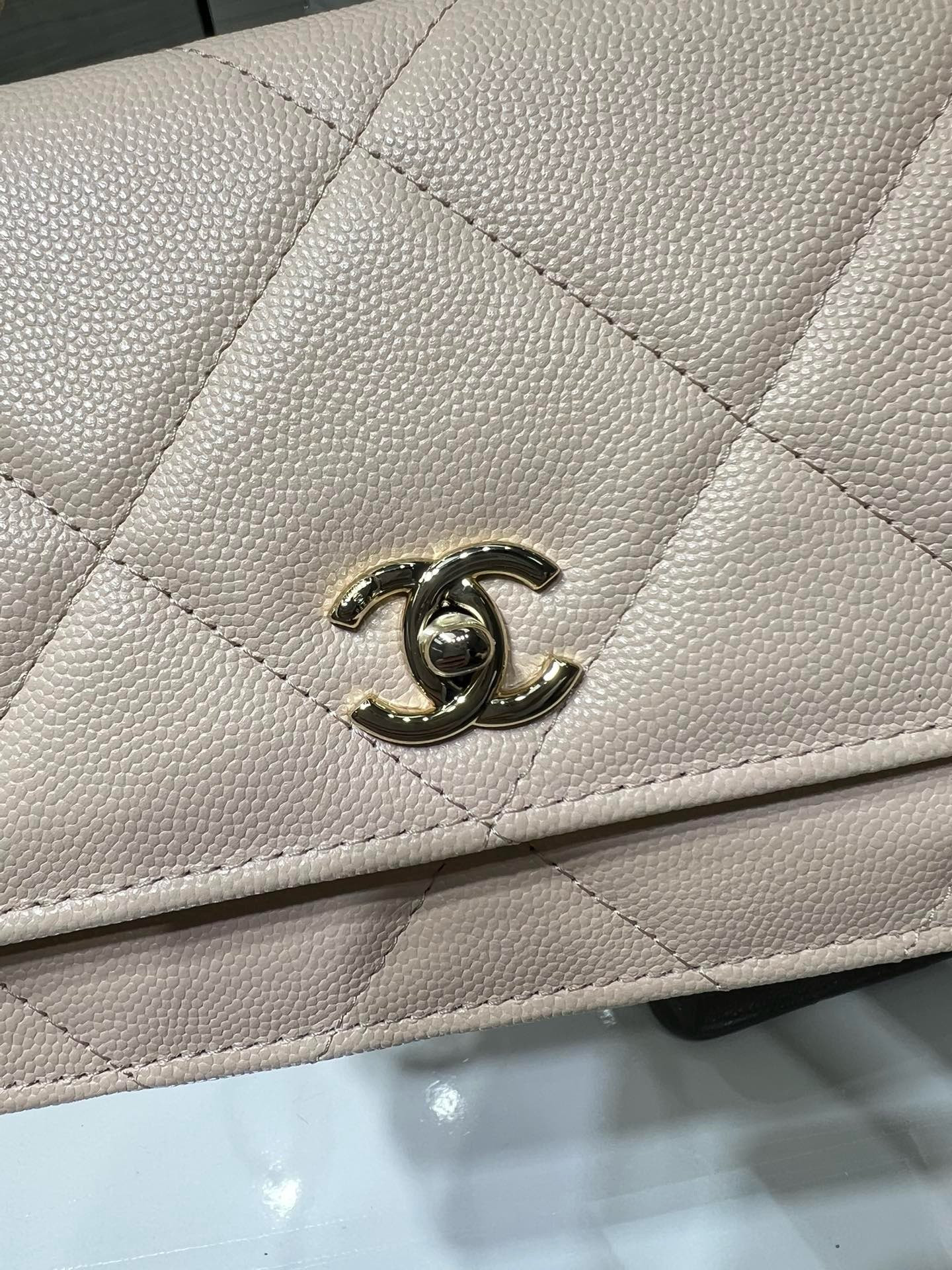 Chanel FLAP BAG WITH TOP HANDLE 19x12x3.5cm