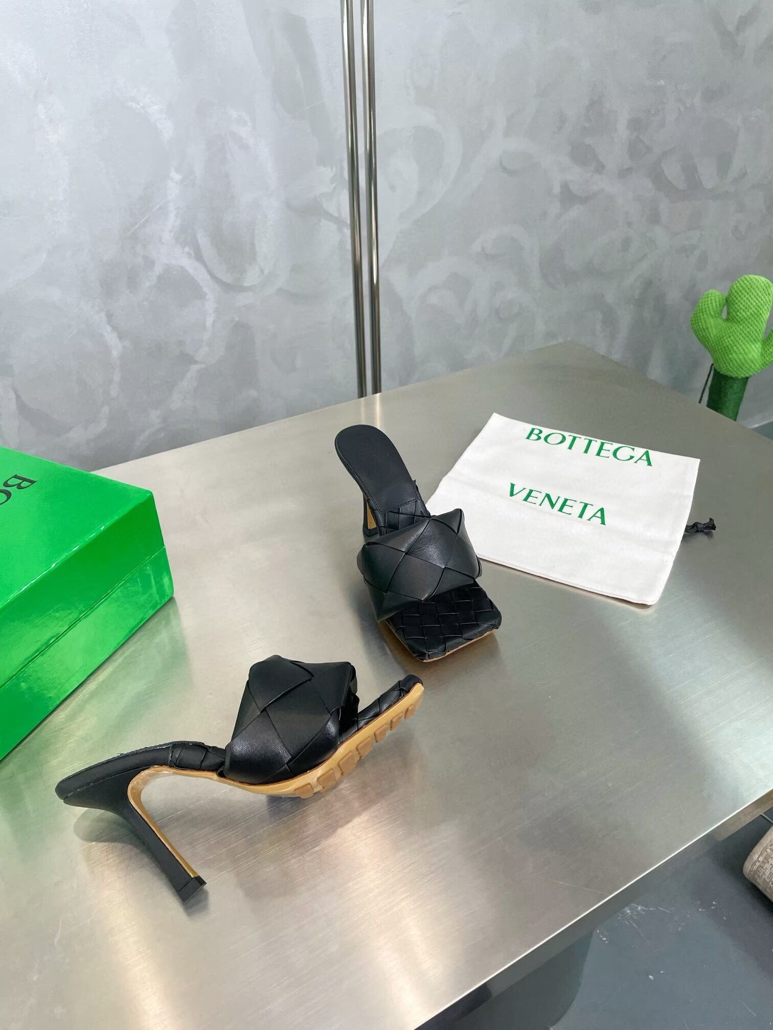 UA Bottega Veneta Lido Slides