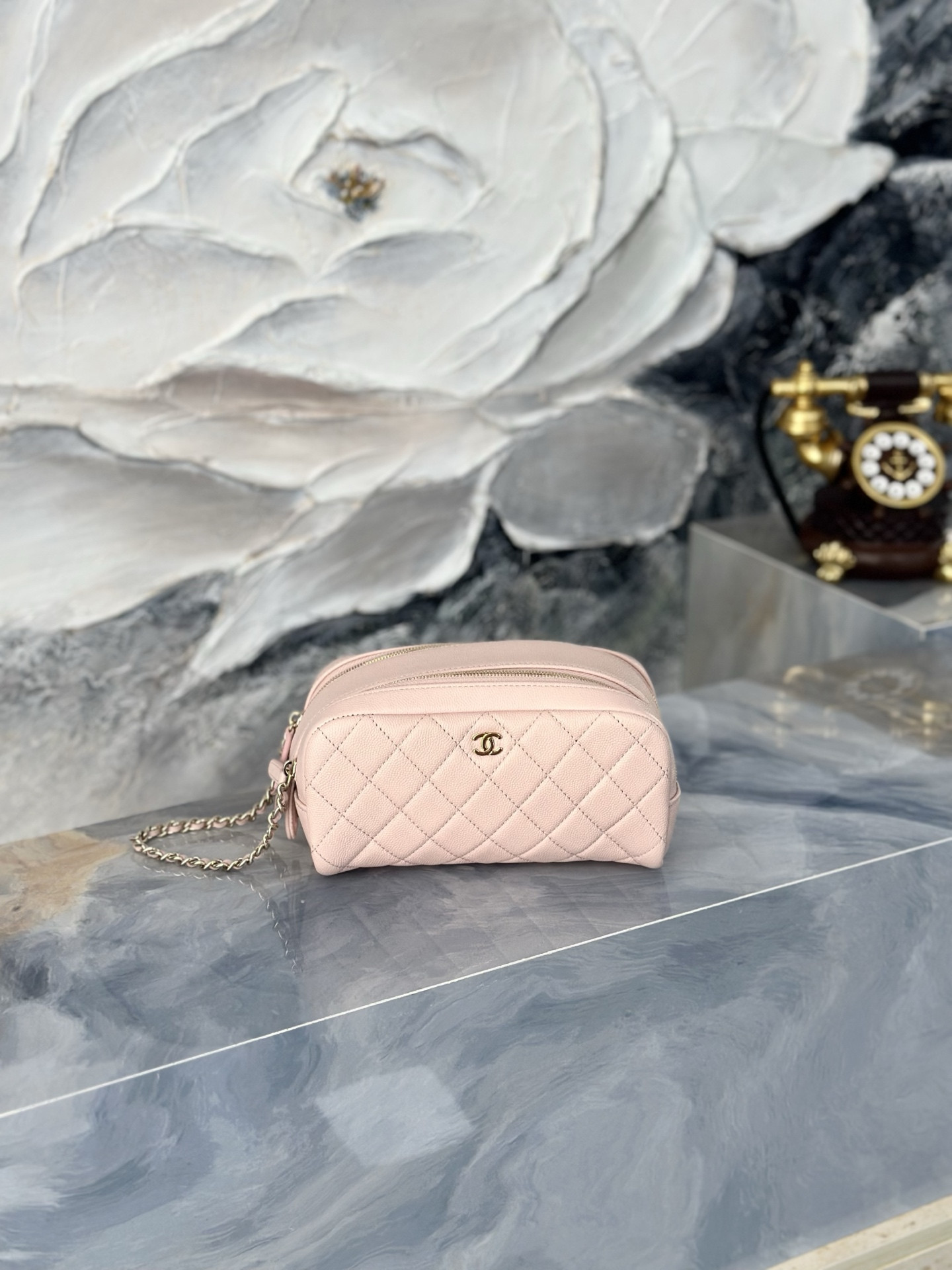 Chanel Pouch Bag A31109 18x9x9cm