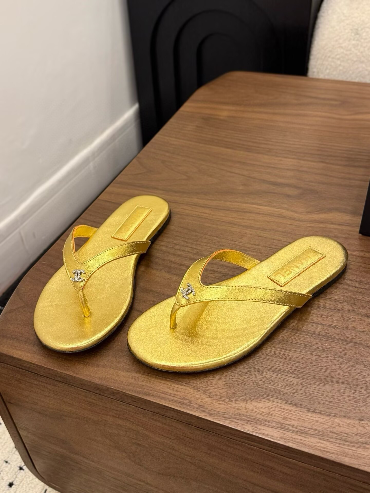 UA Chanel Slides