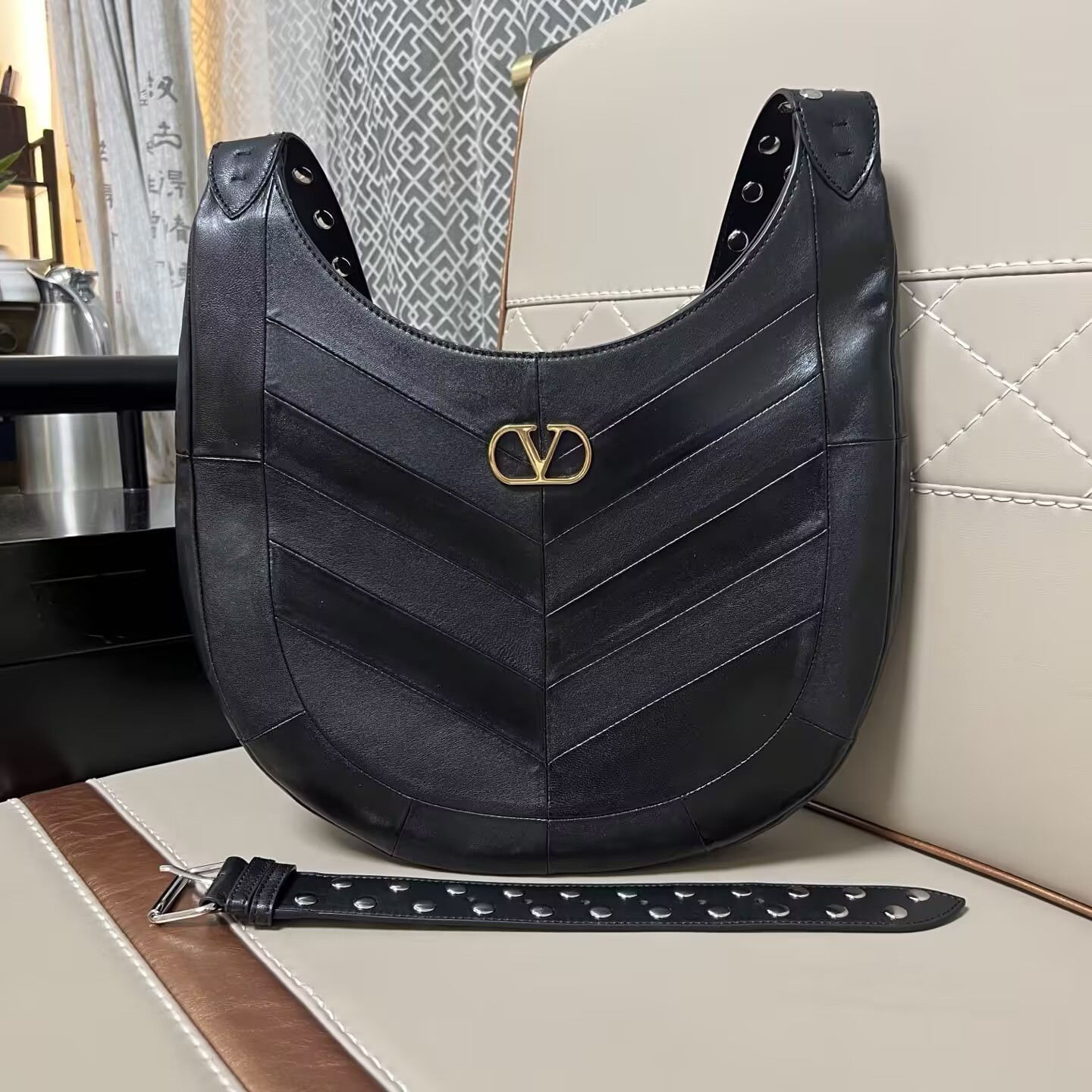 Va1e*ntin0 garavani hoboho nappa leather hobo bag 35x27x4cm