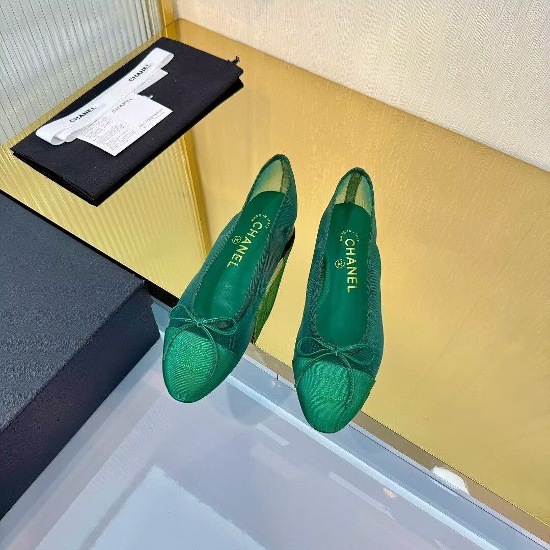 ua Ch**el ballet flats
