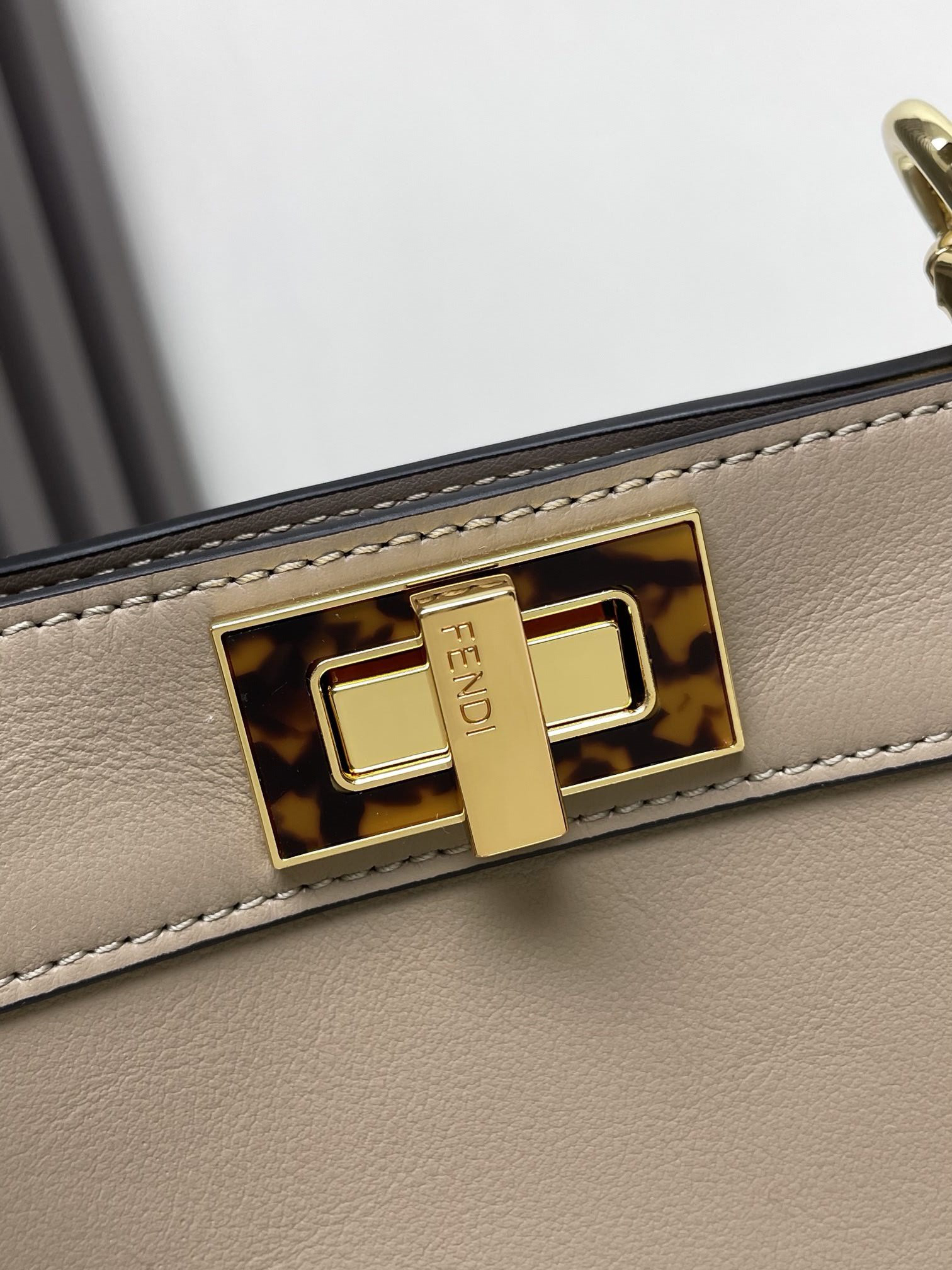 Fendi Small Peekaboo ISeeU 27x21x11cm