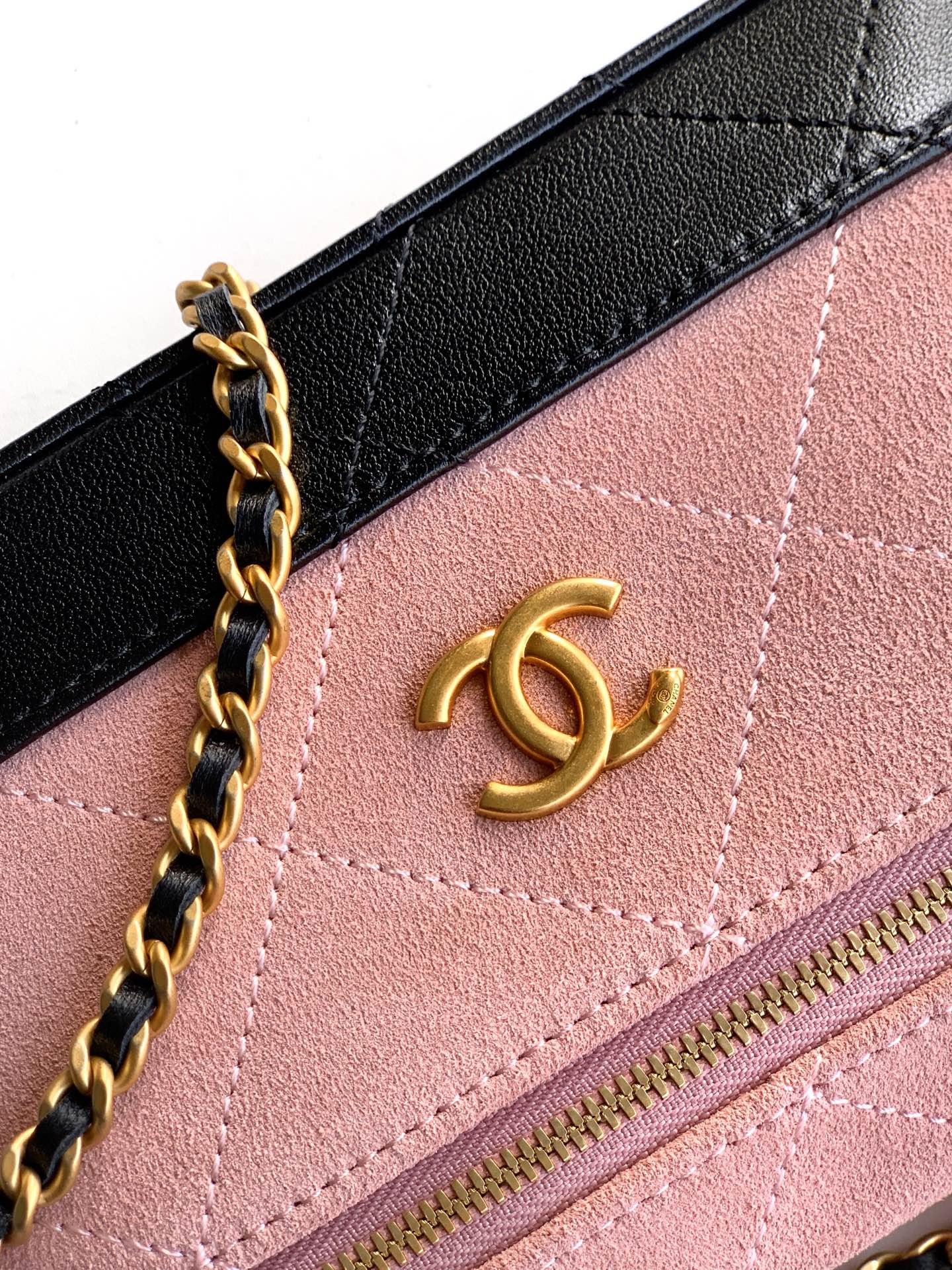 Chanel Vanity with Chain AP5186 17x19.5x5cm