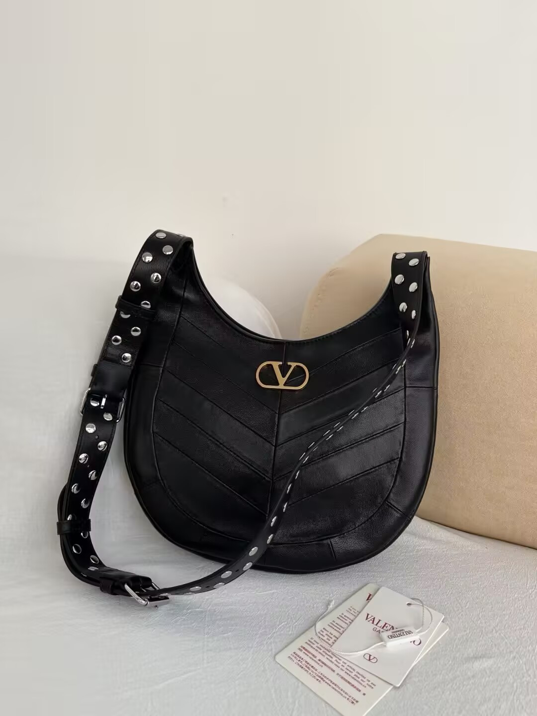 Va1e*ntin0 garavani hoboho small nappa leather hobo bag 28x21.5x3cm