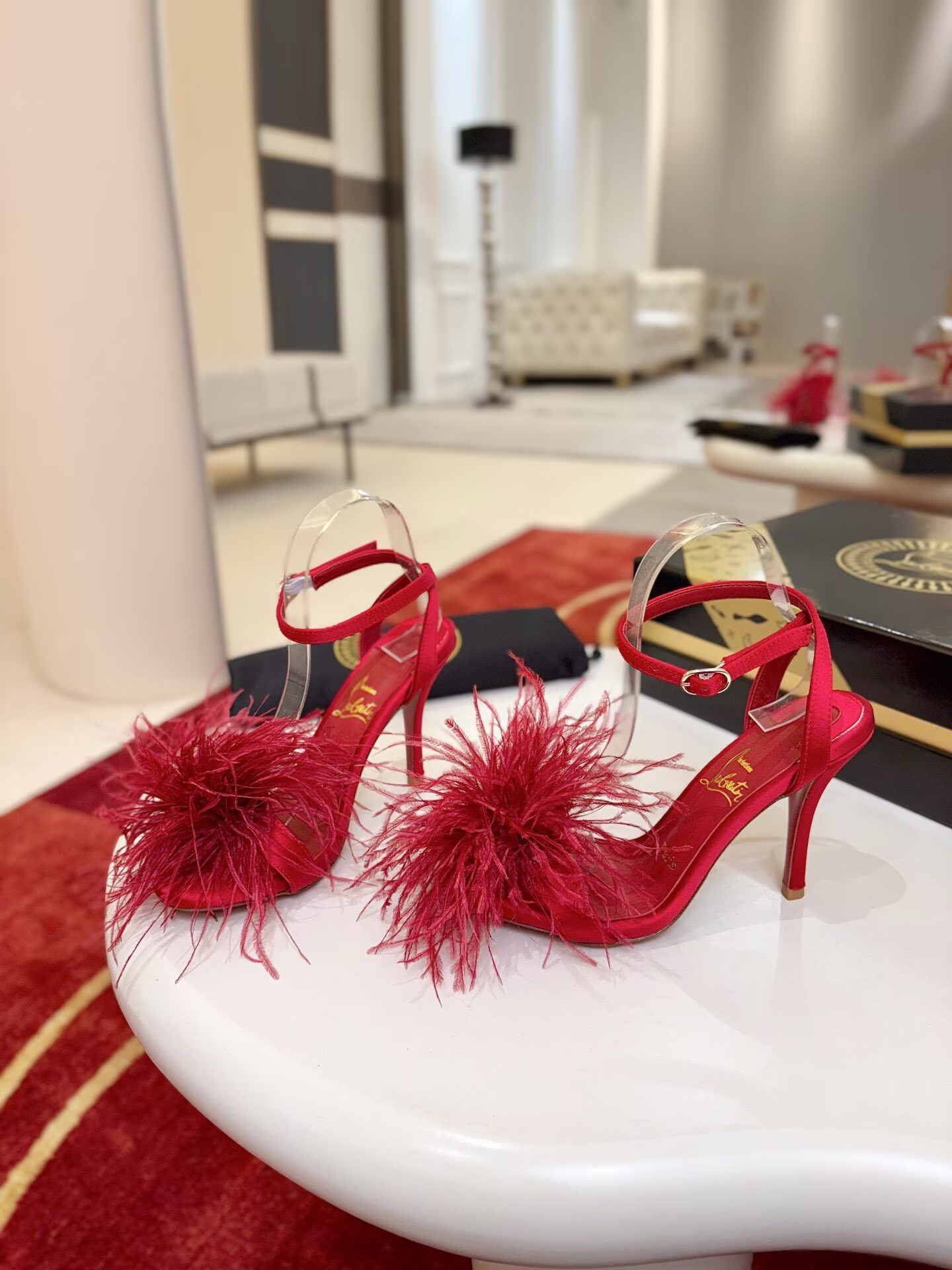 ua Chr1st1an louboutin patapompom sandals