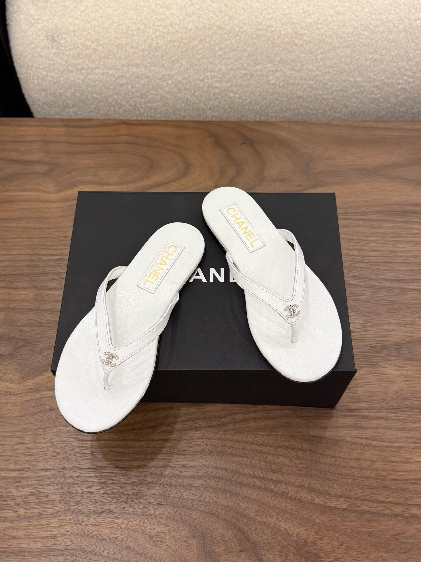 UA Chanel Slides