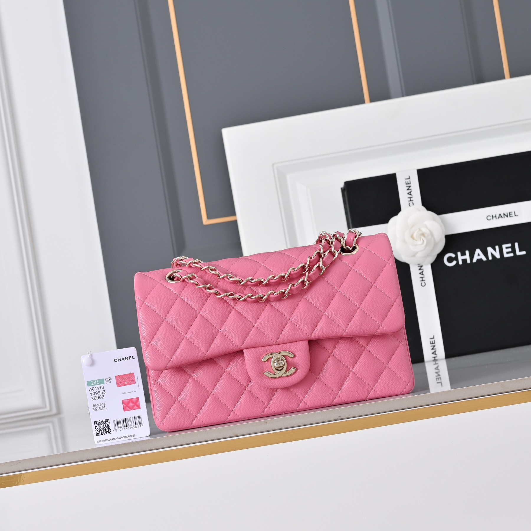 Chanel Classic Flap handbag Rose with light gold hardware and caviar leather A01113 23x14.5x6cm
