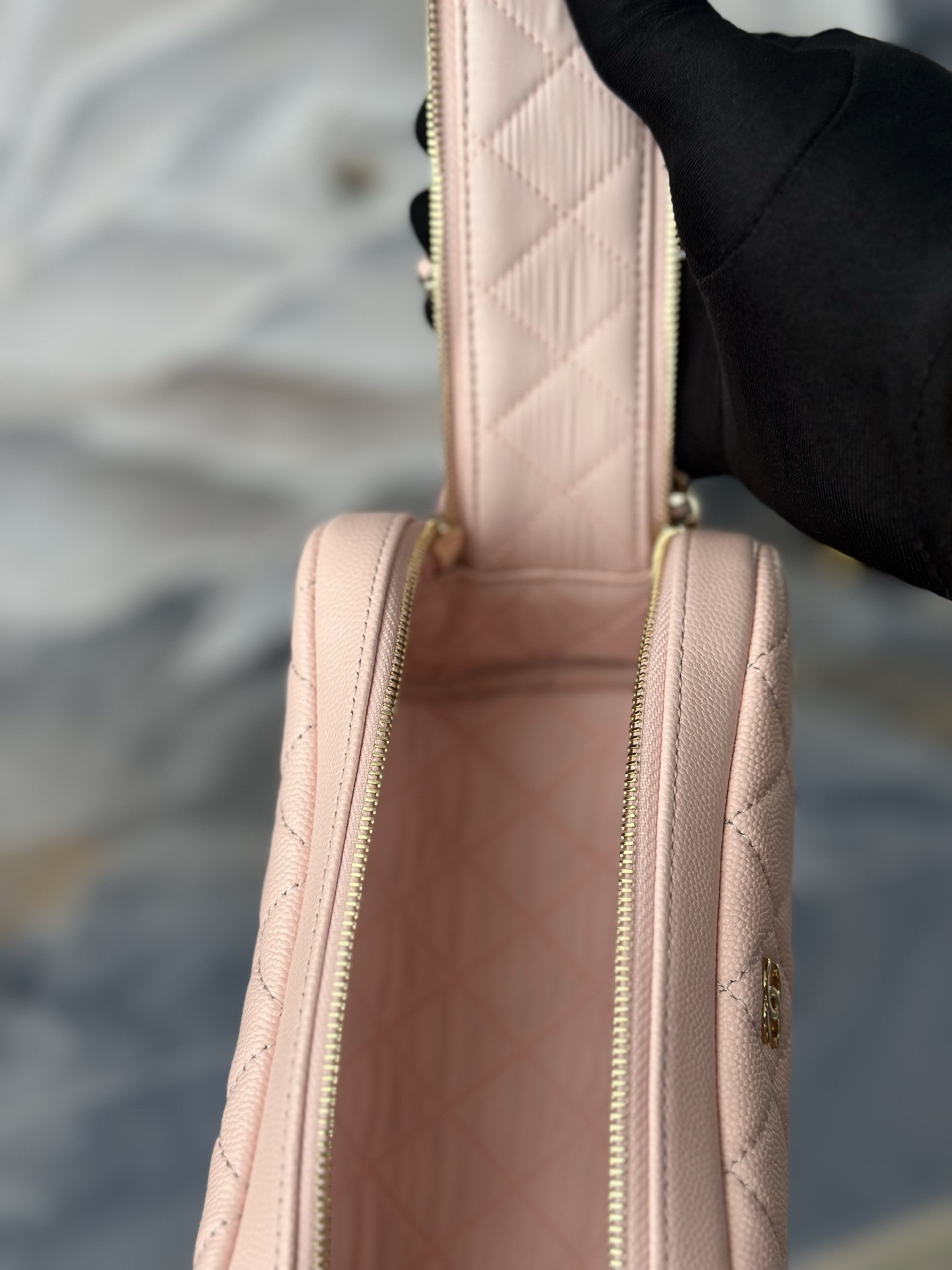 Chanel Pouch Bag A31109 18x9x9cm