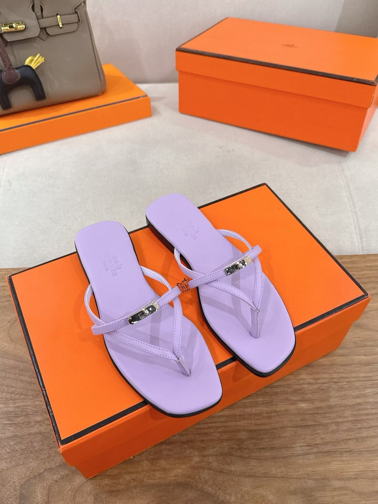 ua H**me5 miss sandals