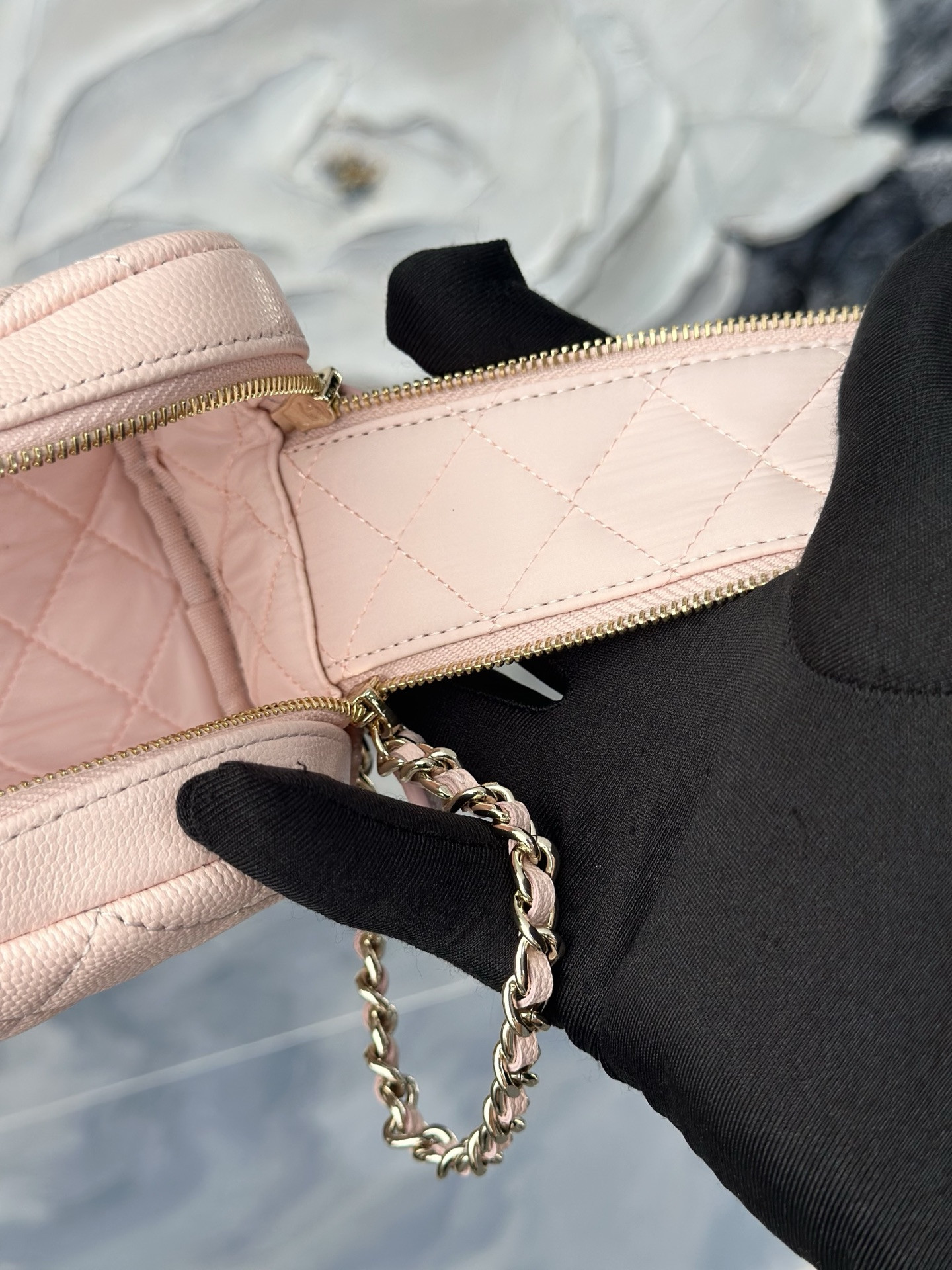 Chanel Pouch Bag A31109 18x9x9cm