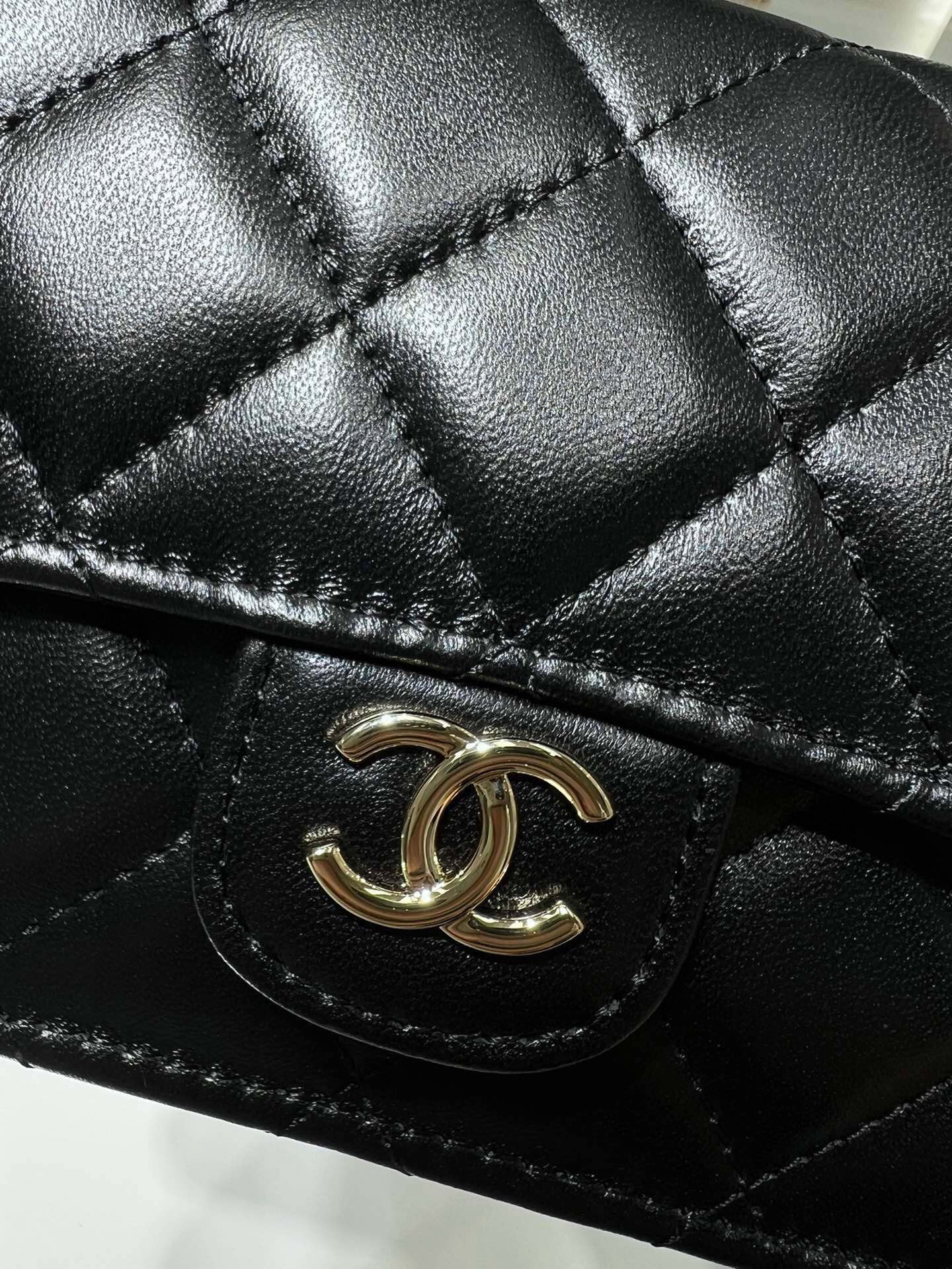 CHANEL Classic Handbag With Top Handle Light gold buckle 17x9x3cm