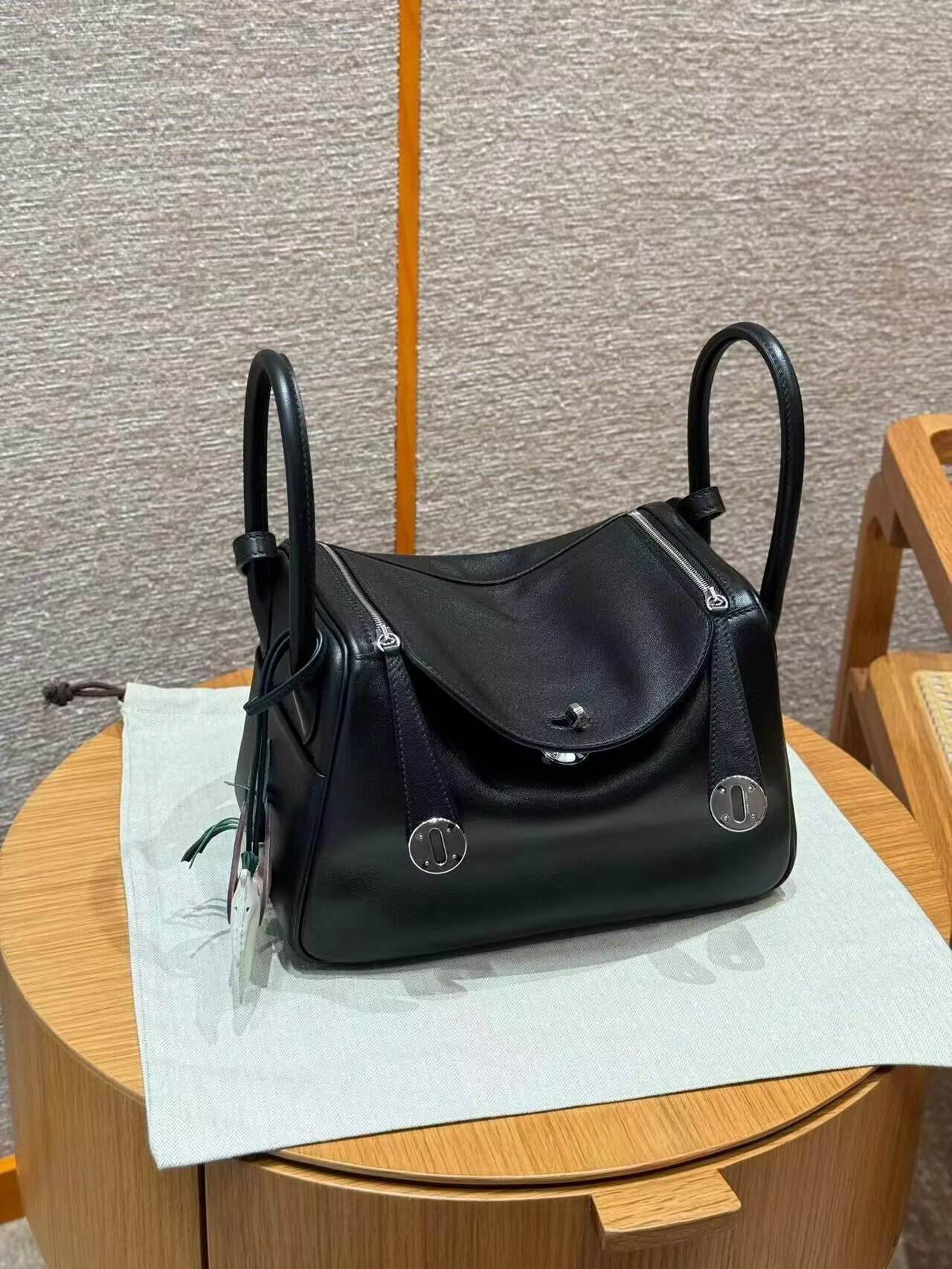 h**me5 lindy 26cm(cusT0mized 15-20 days production time)