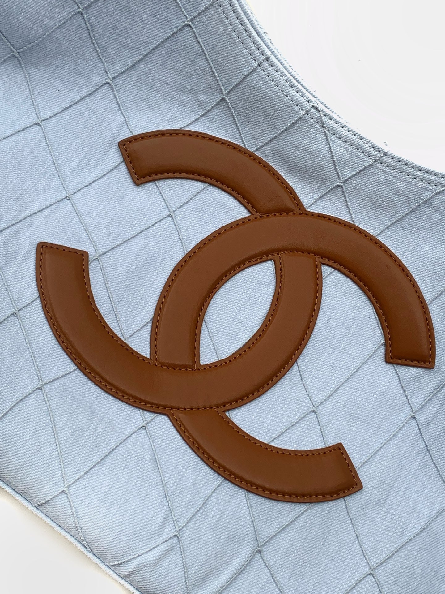 Chanel Small Shopping Bag AS6191 20x43x17cm
