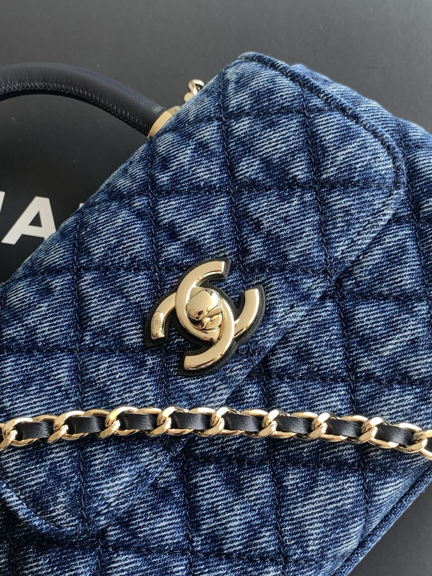 Chanel Coco Clutch with chain AP4244 11.5x14.5x5.5cm