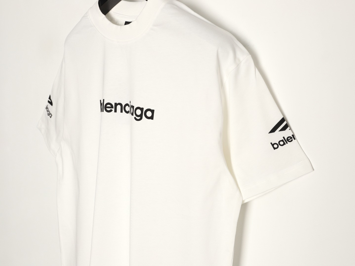 Ba1en*iaga short-sleeved t-shirt