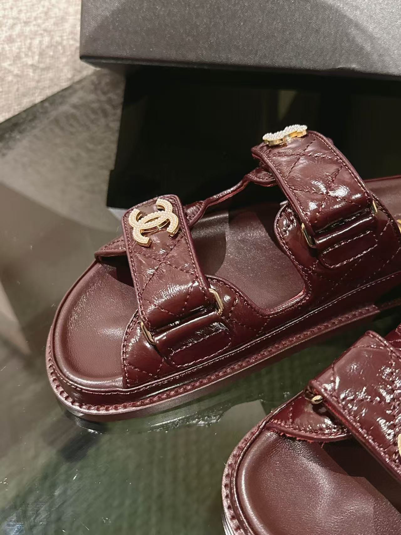 UA Ch**el SLIDES