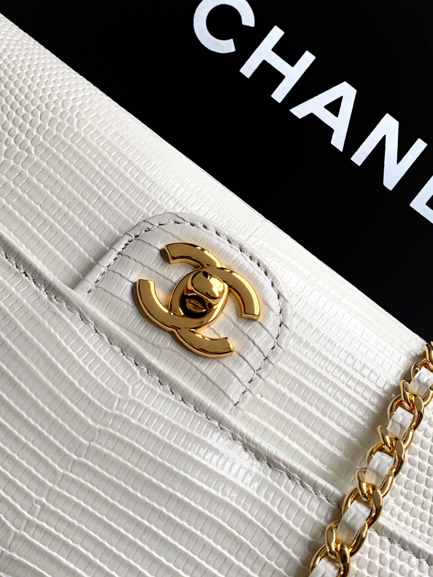 Chanel Clutch with chain AP5280 9.5x25x5cm