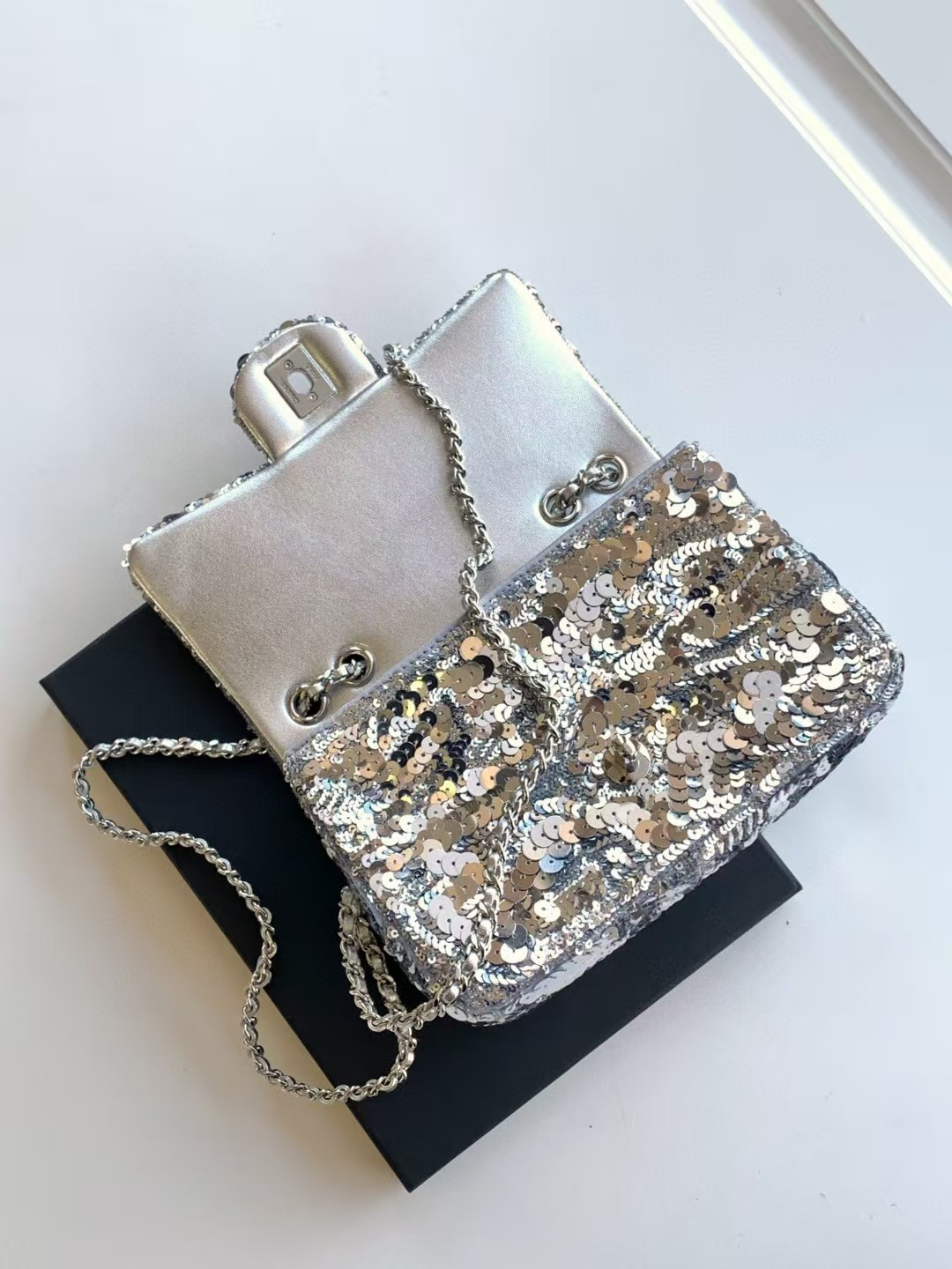 Ch**el CRUISE 25C FLAP BAG 14x21x8cm