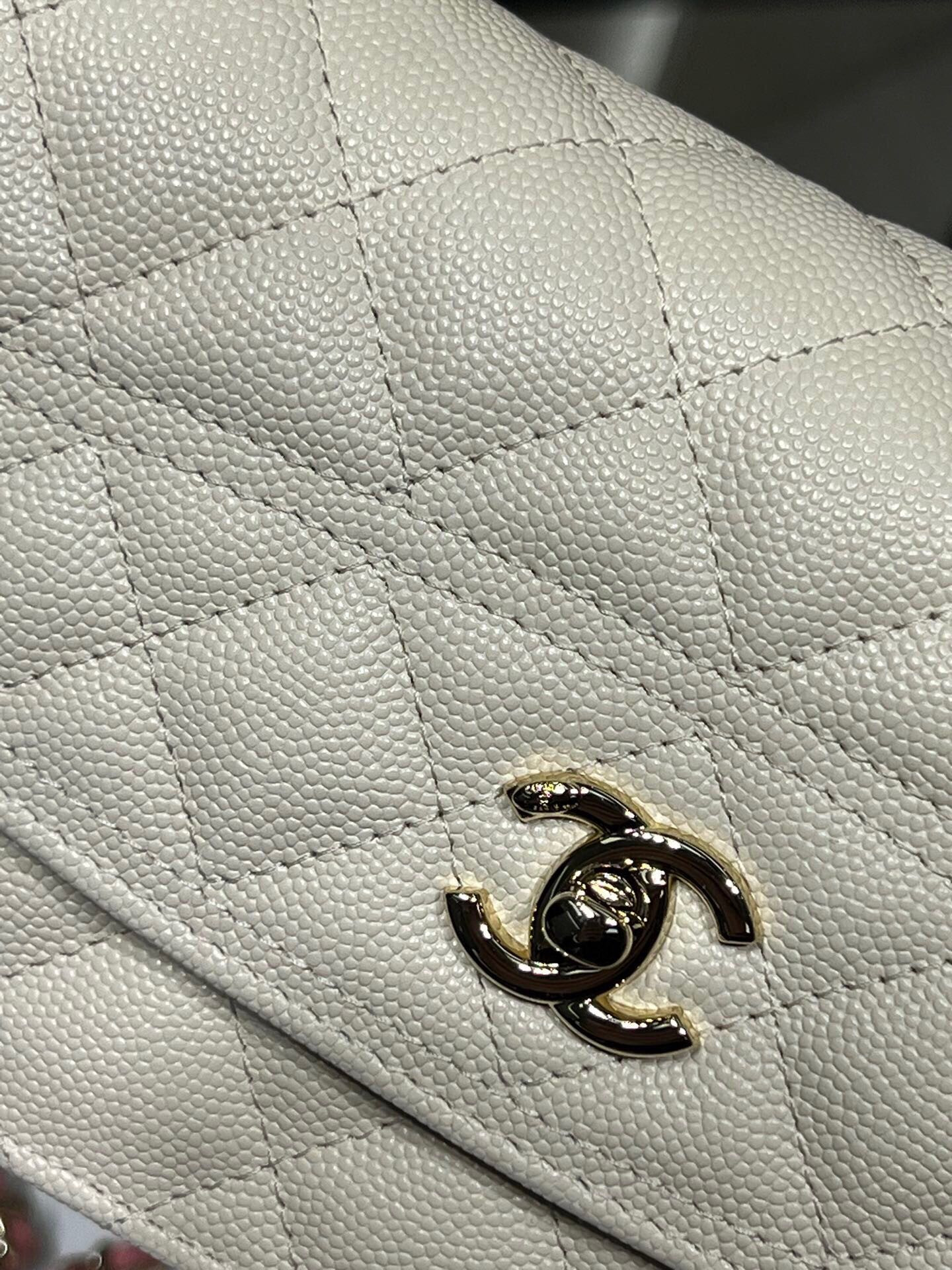 Chanel Mini Coco Handle Bag AP4402 19x11x6cm