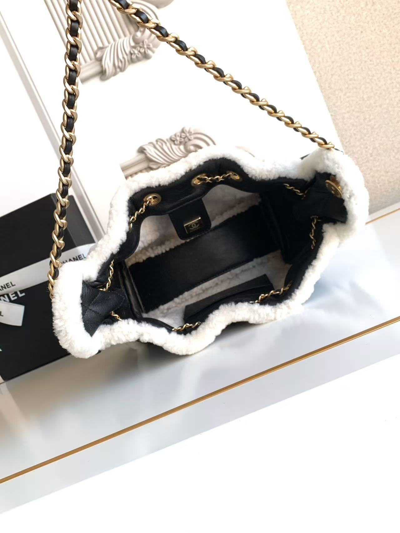 CHANEL 25C Bucket Bag 20x22x12.5cm