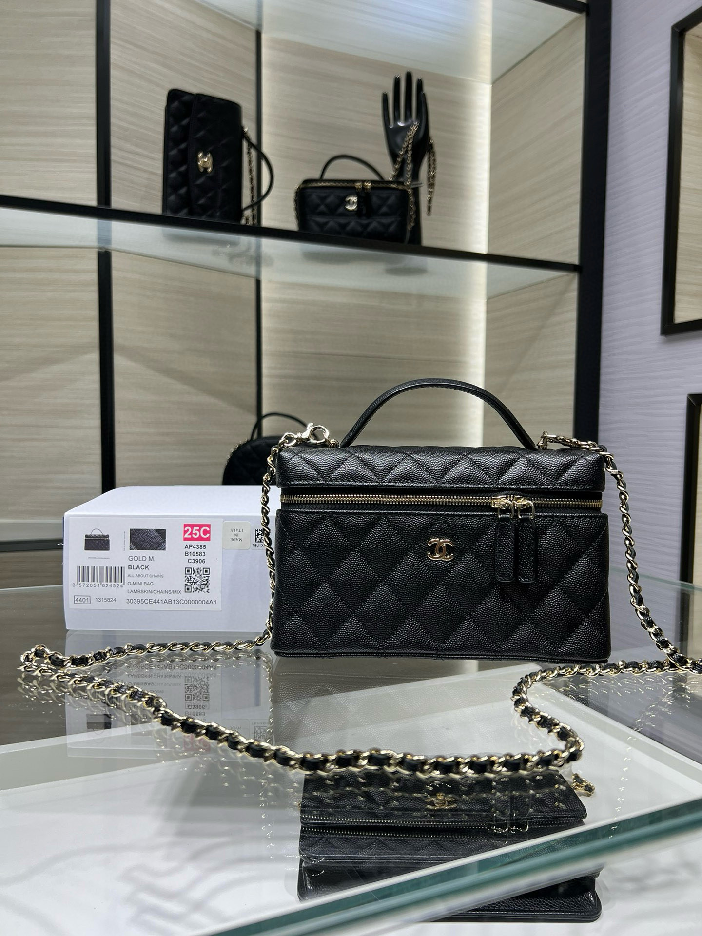 CHANEL Classic Vanity with chain Handbag 17x19.5x5cm