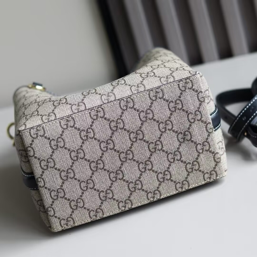 Gvc*1 gg emblem small bucket bag 19x18x11cm