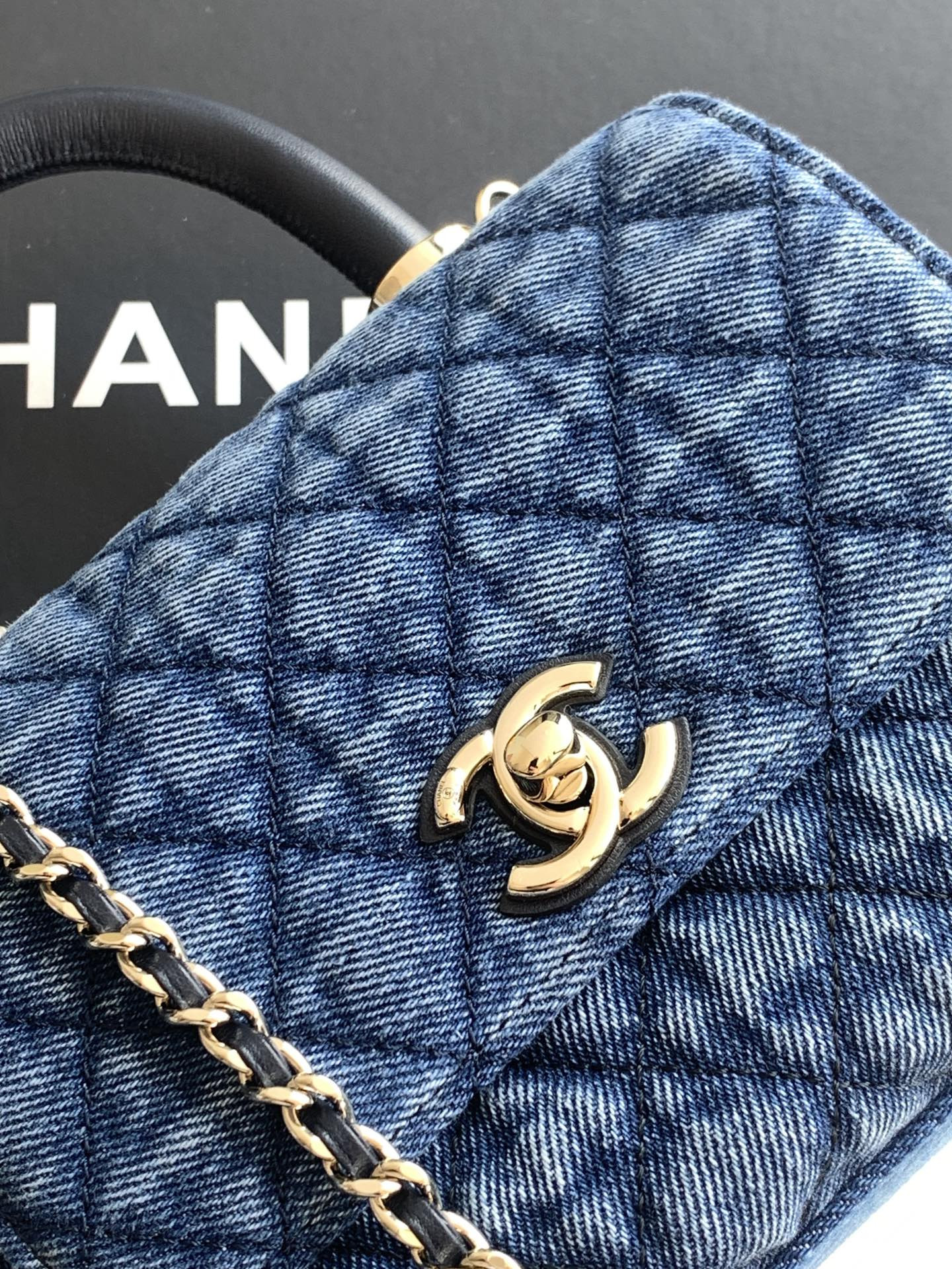 Chanel Coco Clutch with chain 13x19x9cm