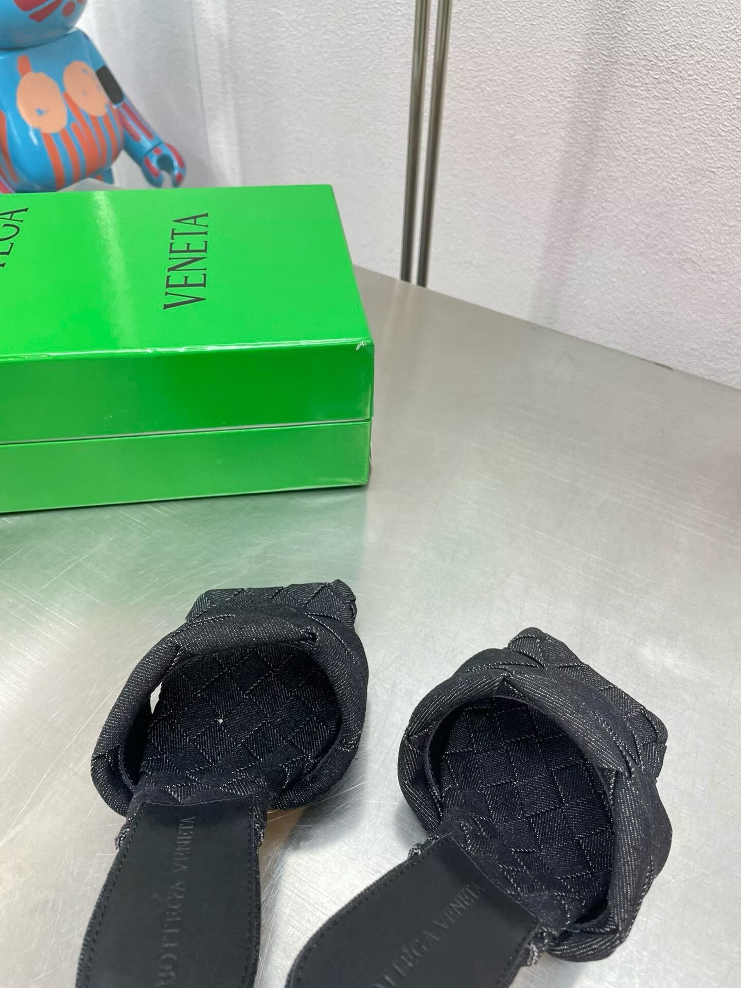 UA Bottega Veneta Lido Slides