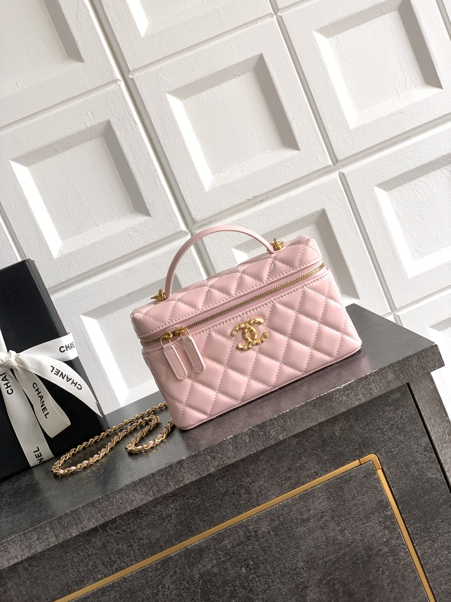 Chanel Vanity with Chain 17x19x5cm