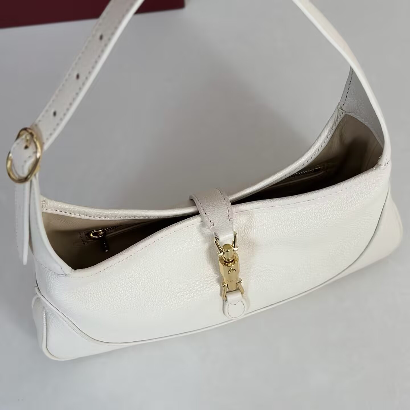 Gvc*1 jackie slim shoulder bag 27x13x3.5cm