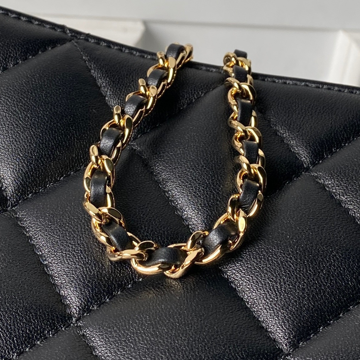 CHANEL Chain Shopping Tote Bag AS6248 24.5x16x7.5cm