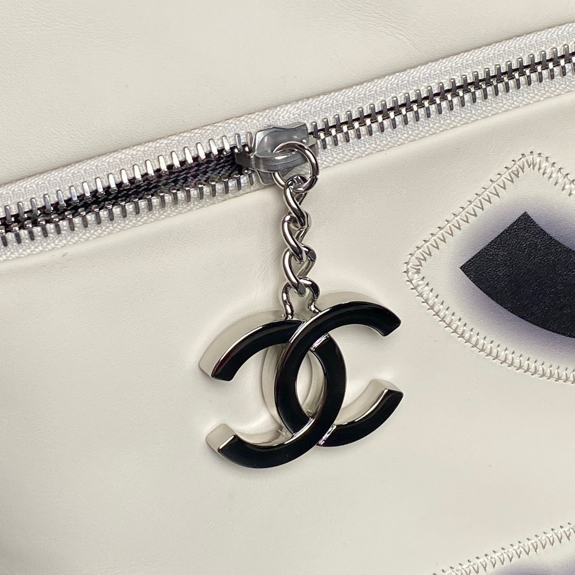Chanel Vintage Graffiti Expandable Tote Bag AS9903 38x33cm