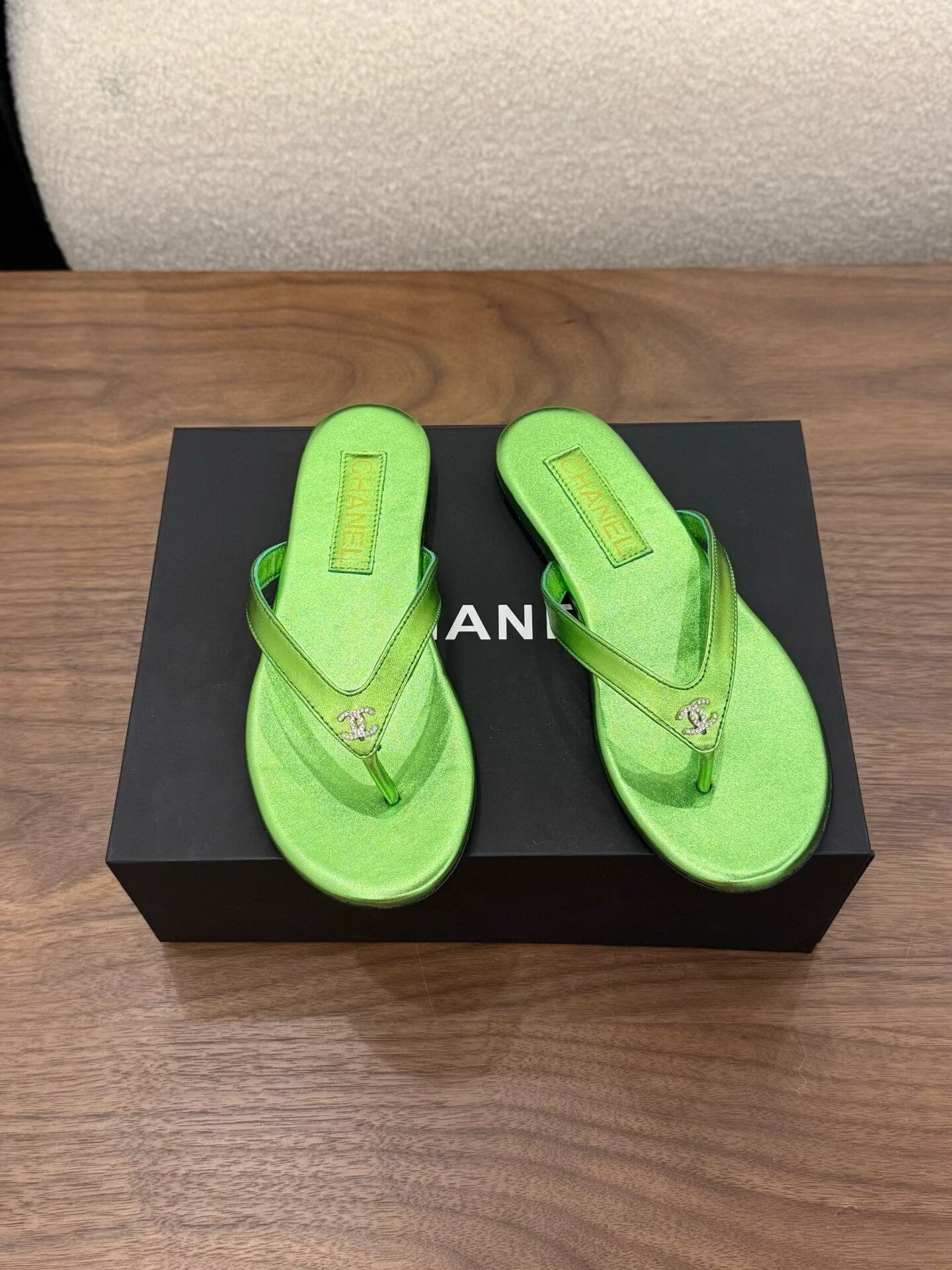 UA Chanel Slides