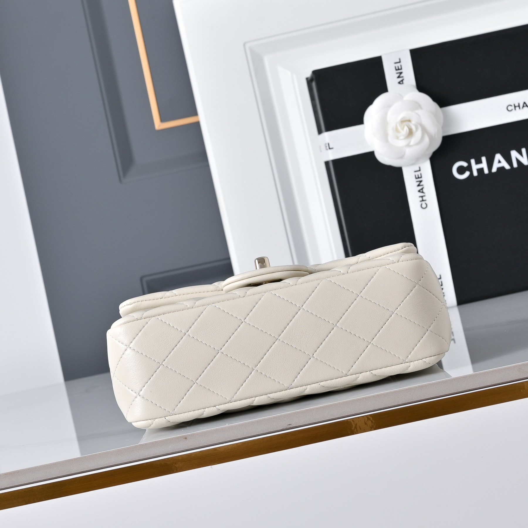 Chanel Mini Flap Bag 20x12x6.5cm