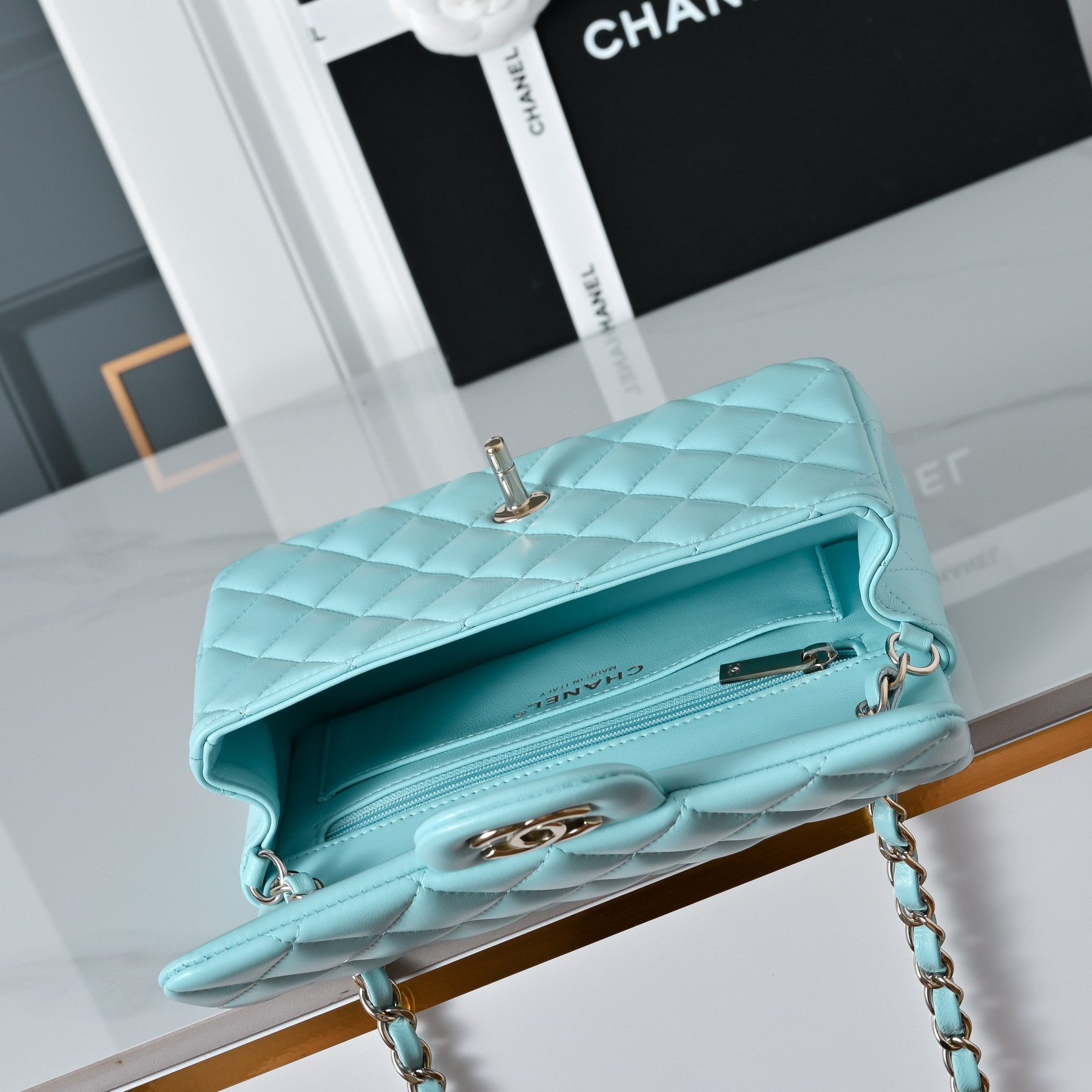 Chanel Mini Flap Bag 20x12x6.5cm