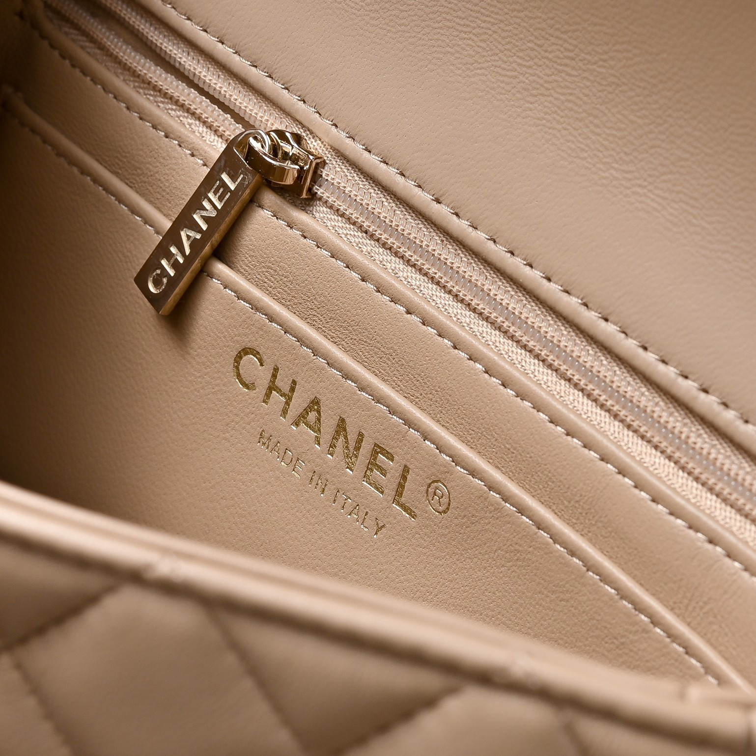 Chanel Mini Flap Bag 20x12x6.5cm