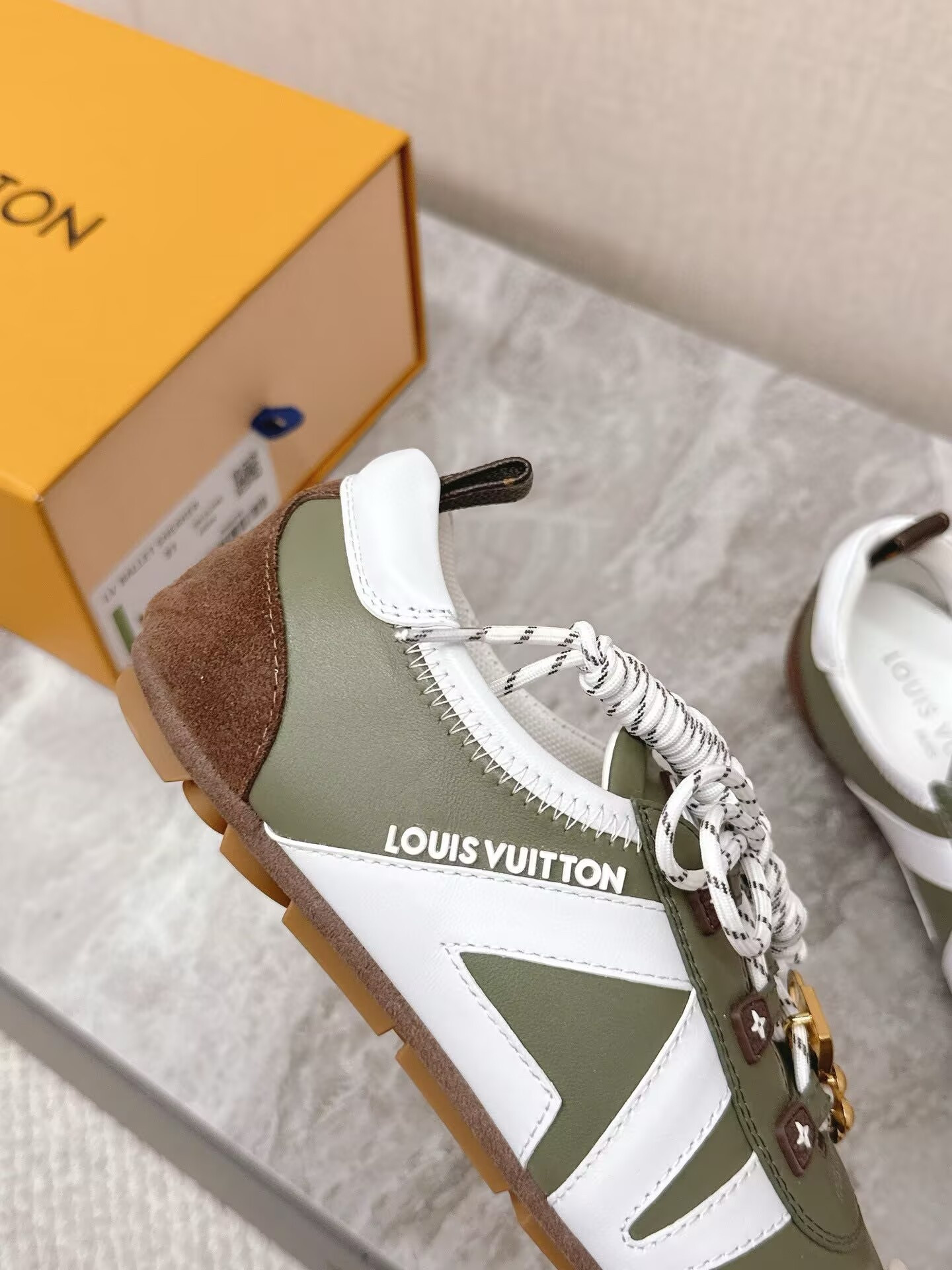 UA LV Sneaker